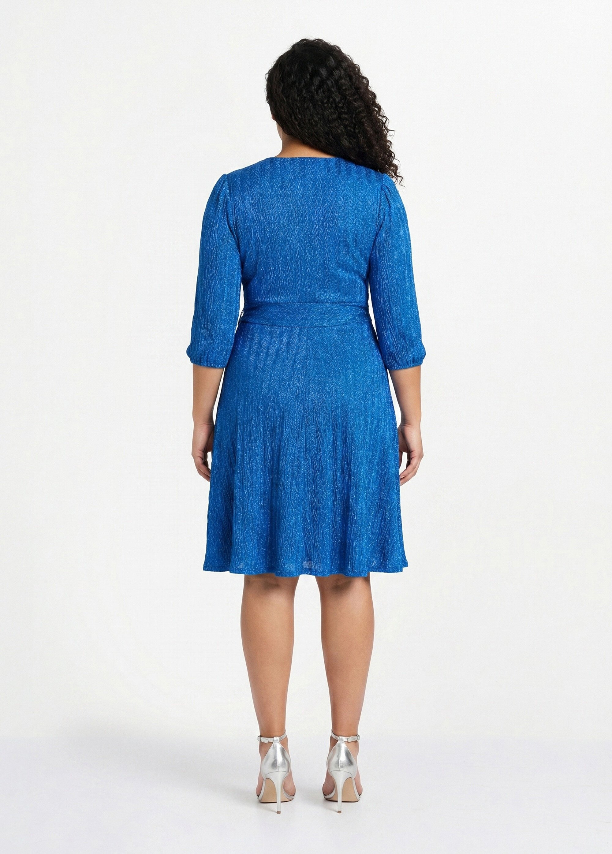 Robe courte pailletée cache-coeur