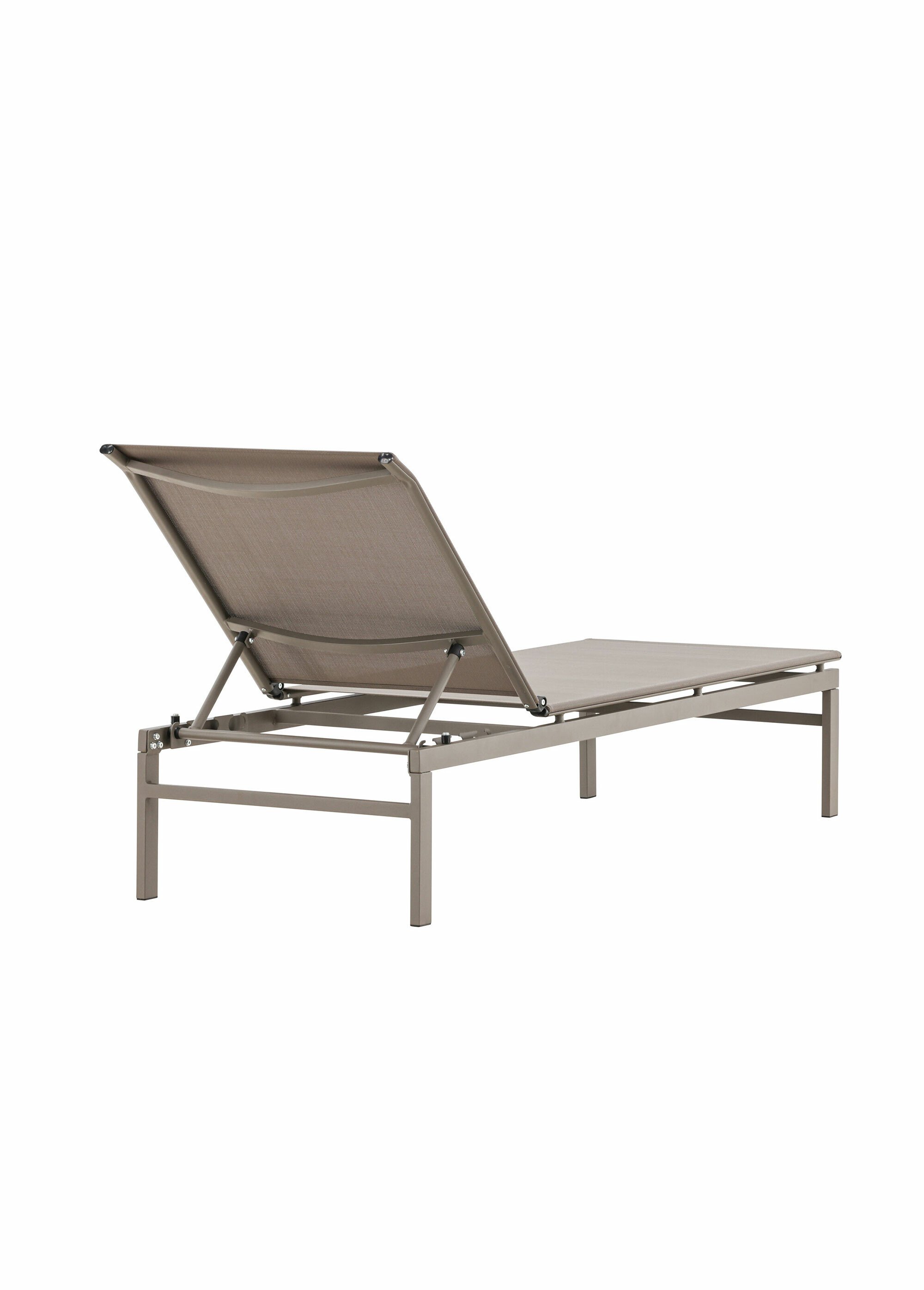 Chaise longue en acier et résine tressée