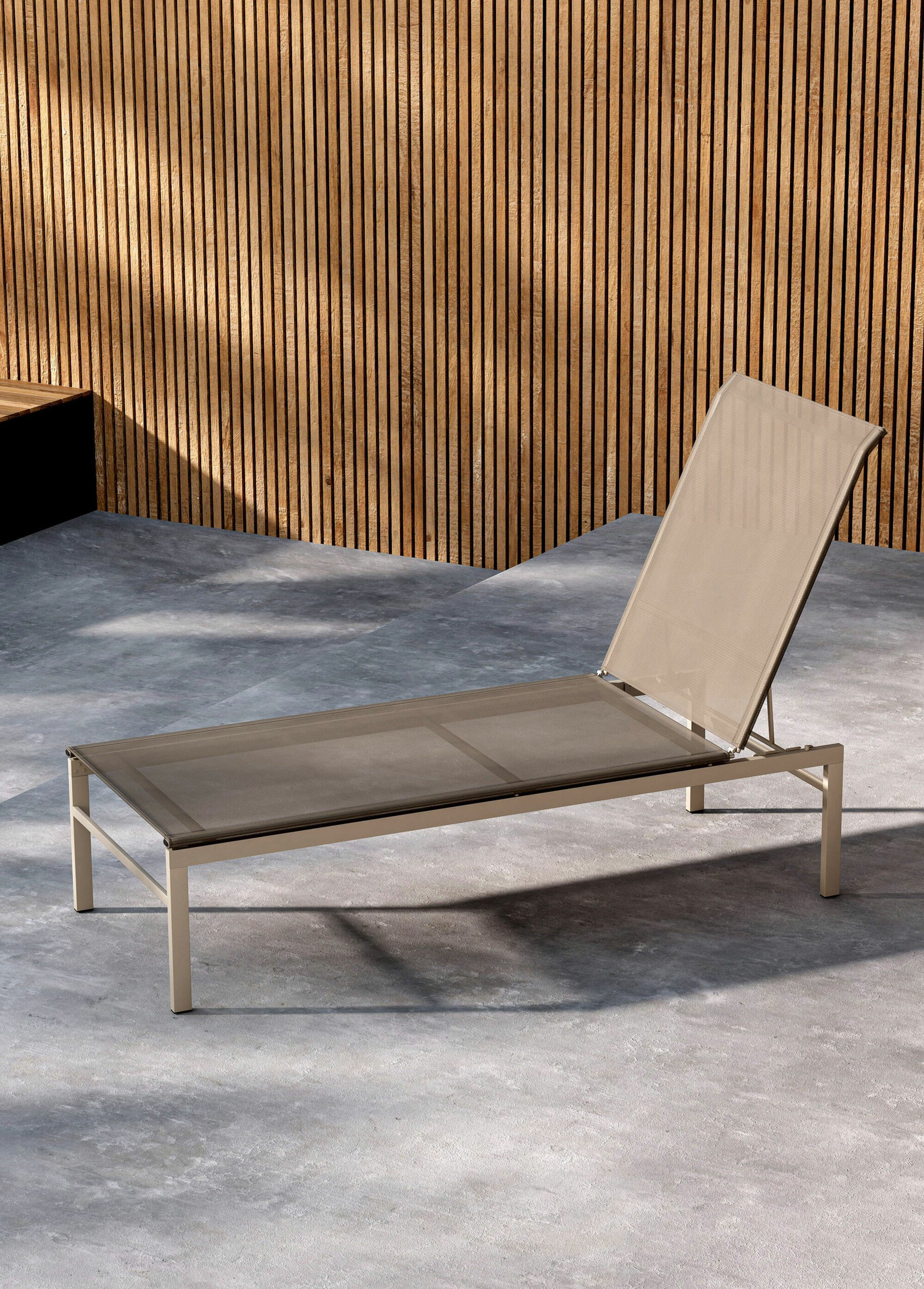 Chaise longue en acier et résine tressée BEIGE VEN-9804-100 SI1