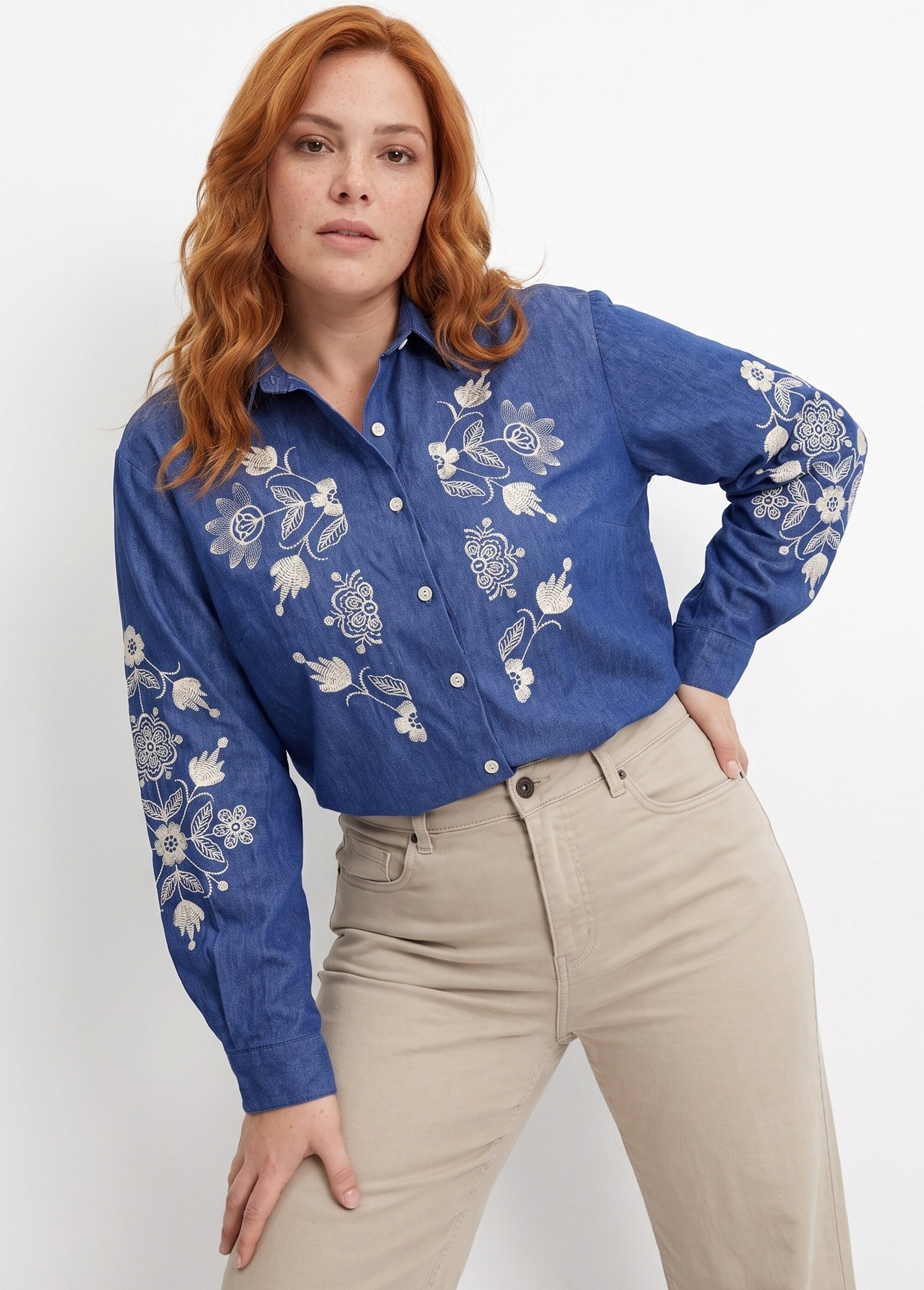 Chemise en jean avec broderies fleurs Femme Grande Taille Bleu CHY-K039 MV1
