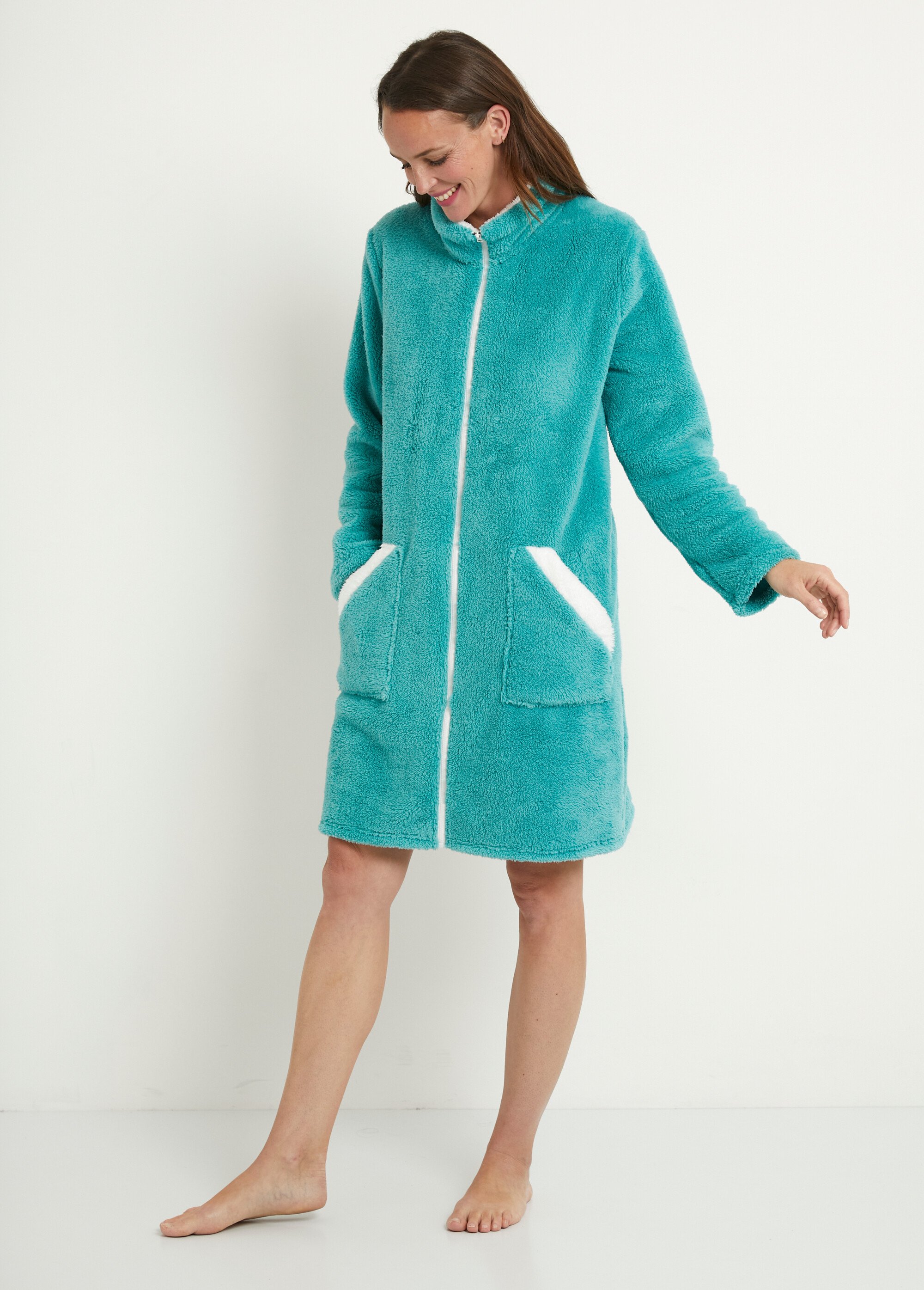 Peignoir court zippé col montant maille peluche