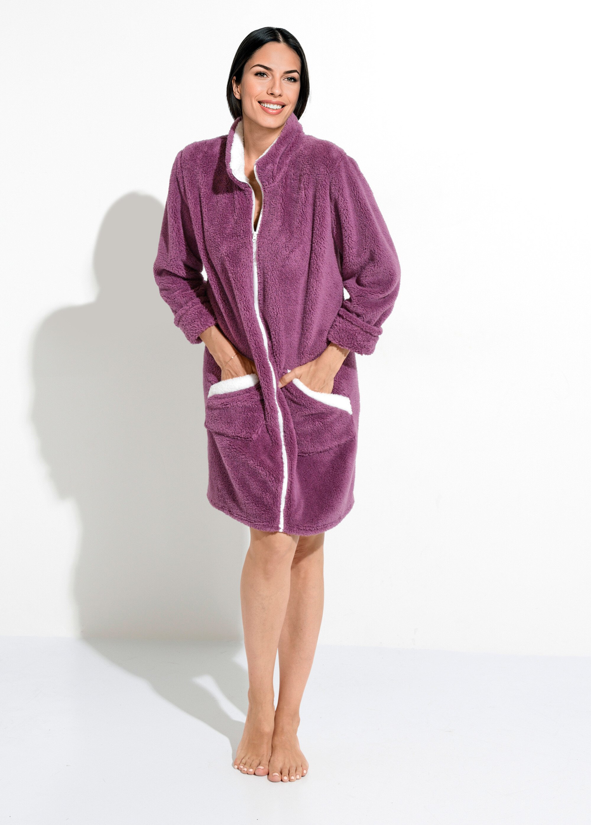 Peignoir court zippé col montant maille peluche