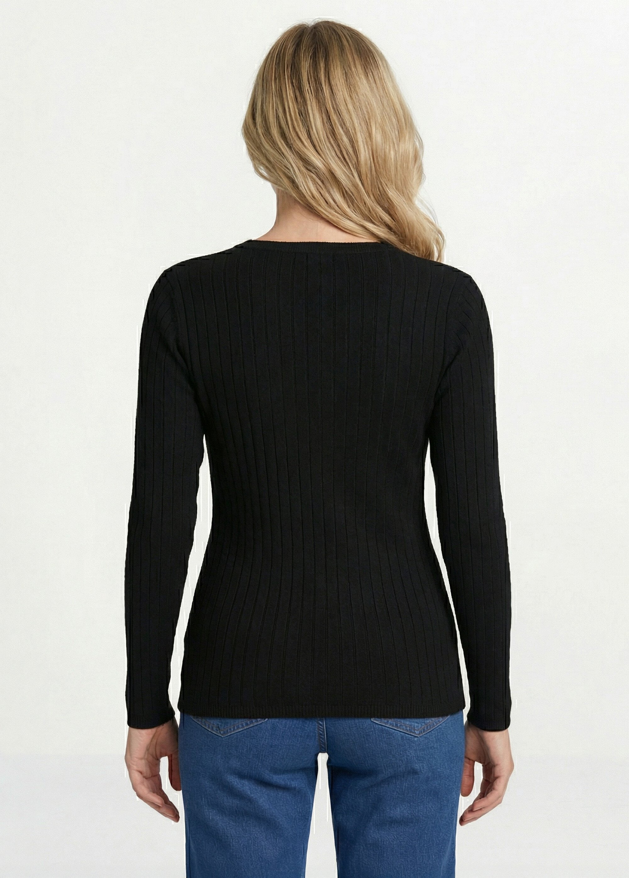 Pull doux côtelé court col rond côtes plates