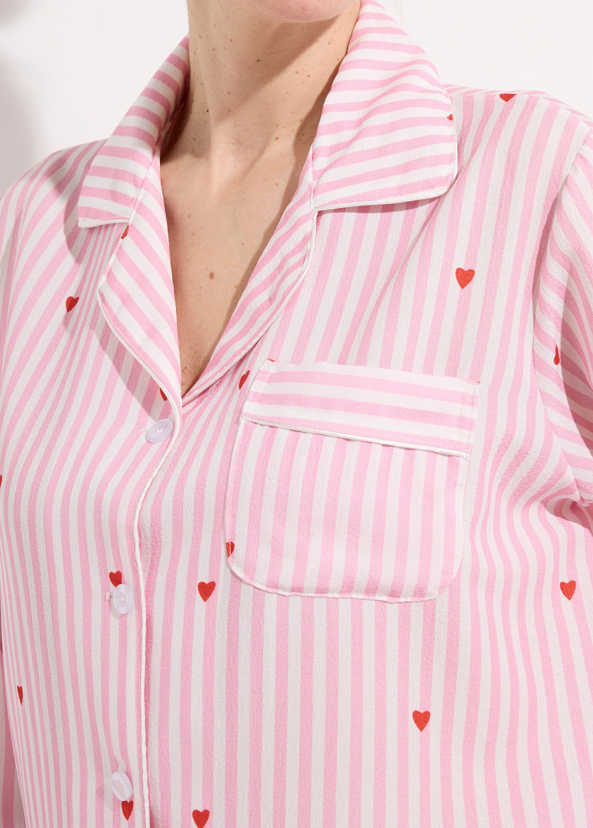 Pyjama 2 pièces rayé avec motif cœurs