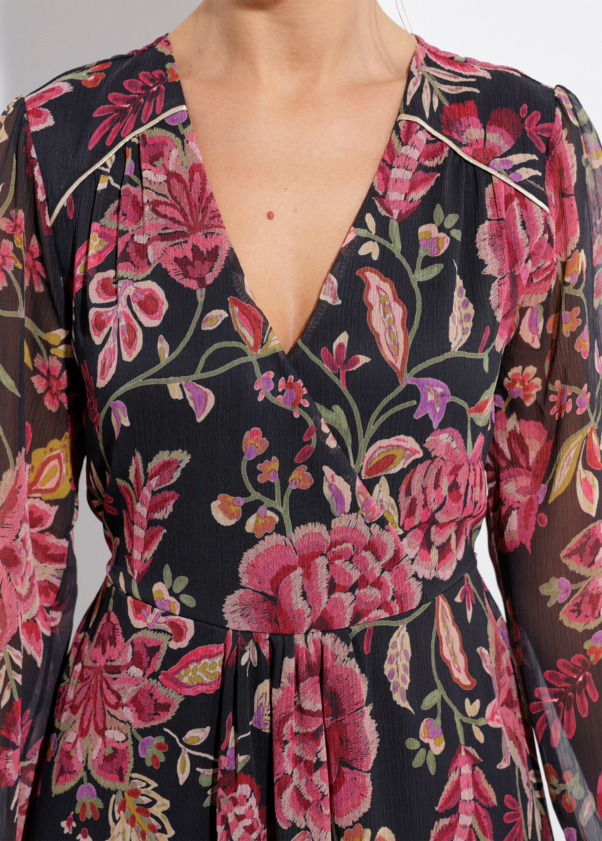 Robe longue cache-coeur volantée voile fleuri