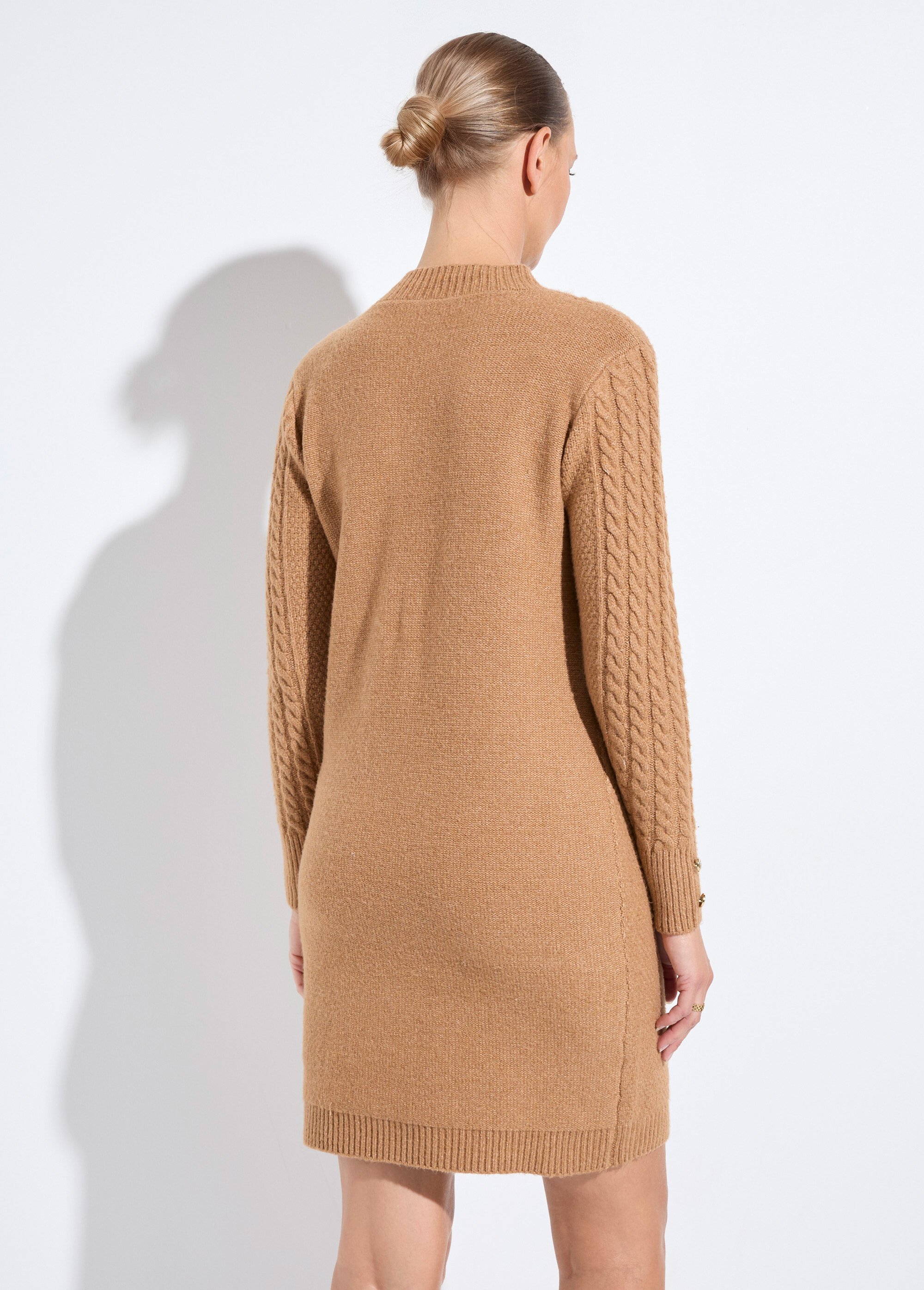 Robe-pull courte tricot uni col rond