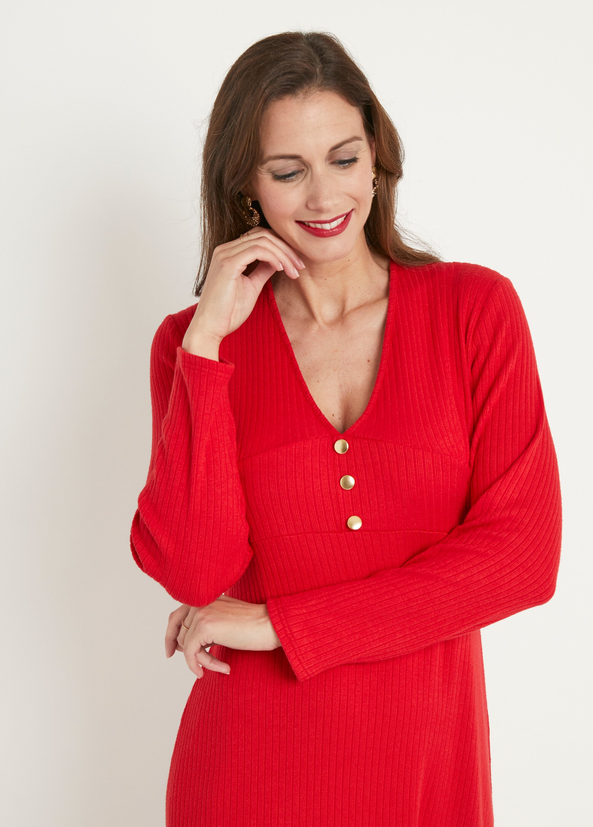 Robe unie courte col V en maille côtelée