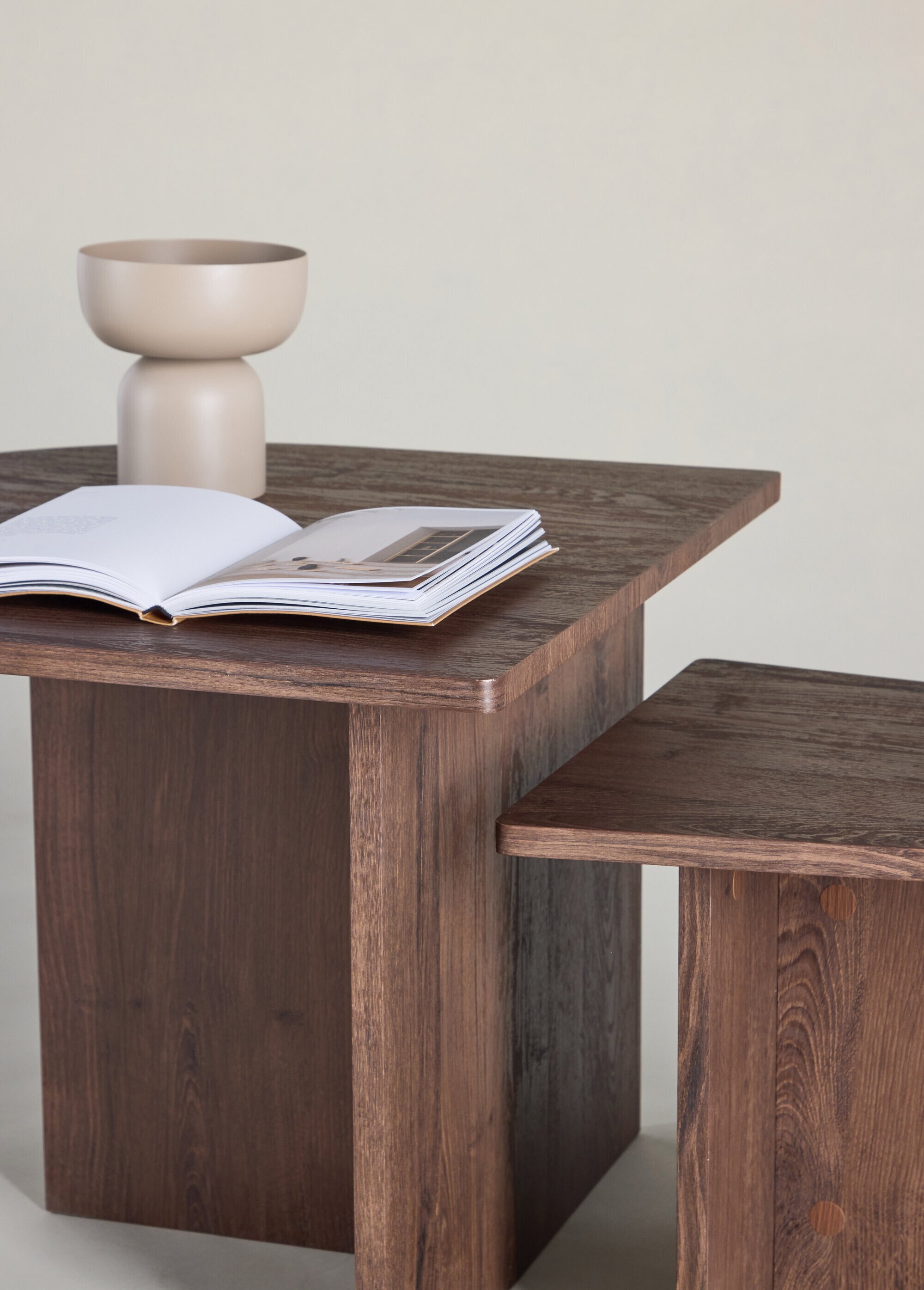 Tables gigognes en bois, formes épurées MARRON VEN-63356-444 SI3