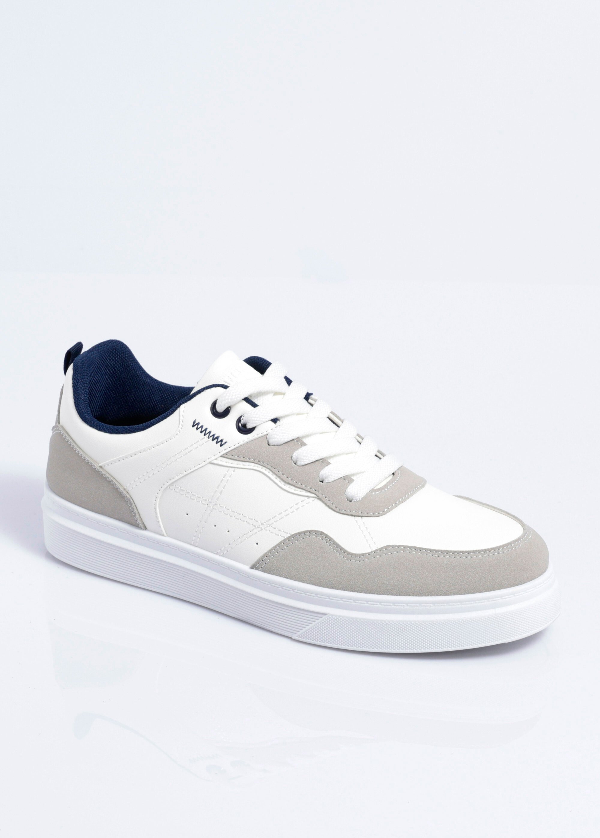 Baskets bicolores à lacets largeur confort