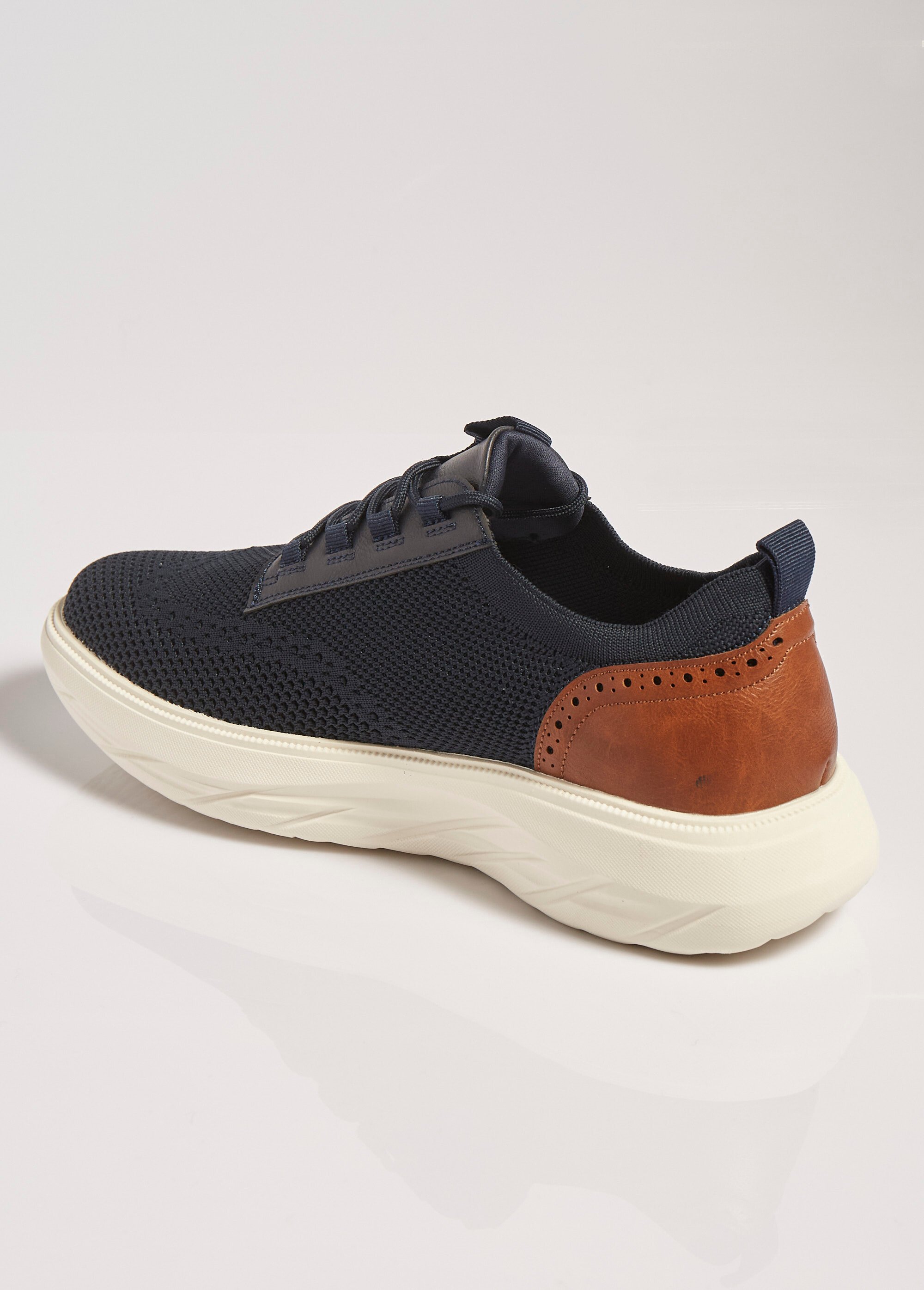 Baskets sporty en mesh, détails chic