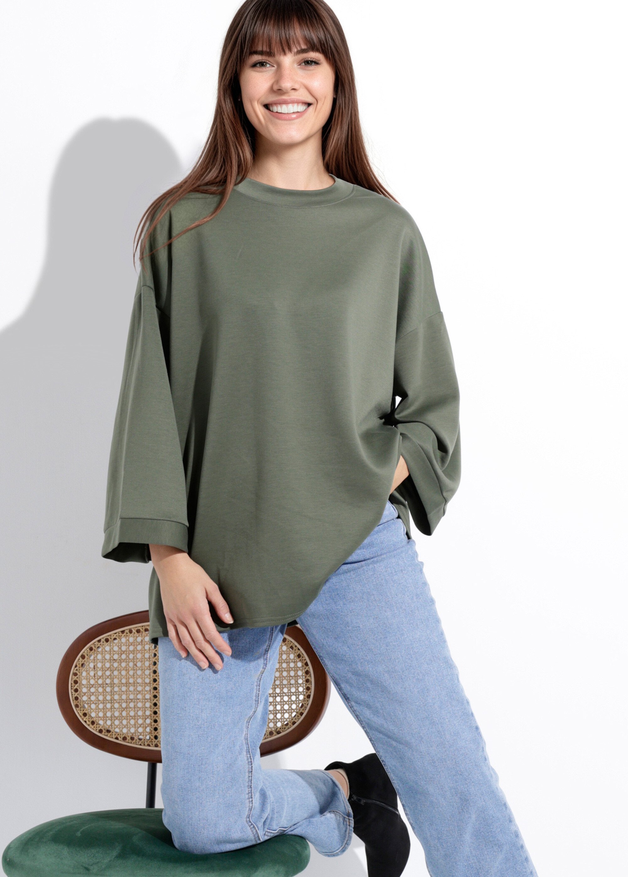 Sweat shirt large col rond, manches 3/4