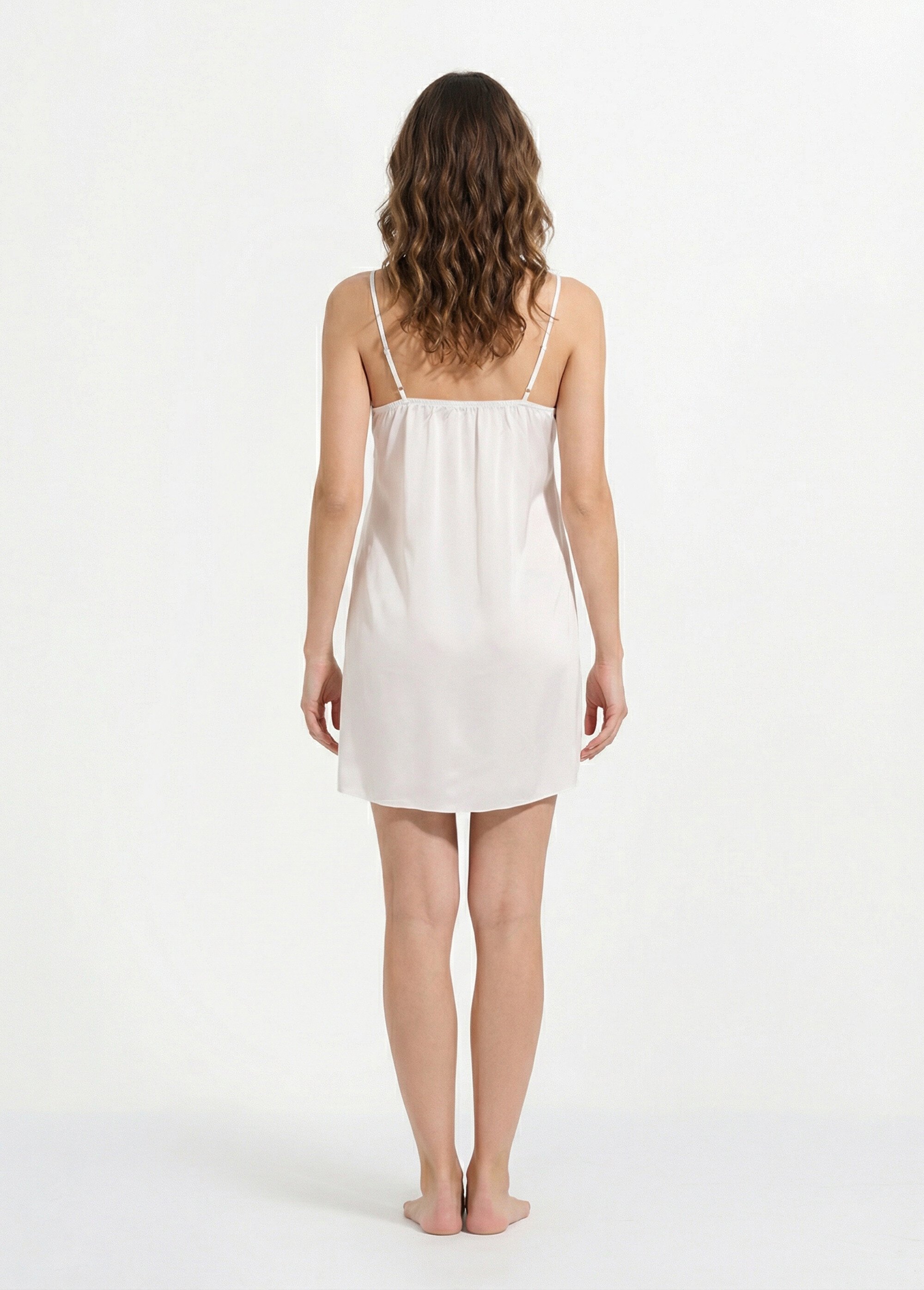 Nuisette à bretelles, satin et dentelle