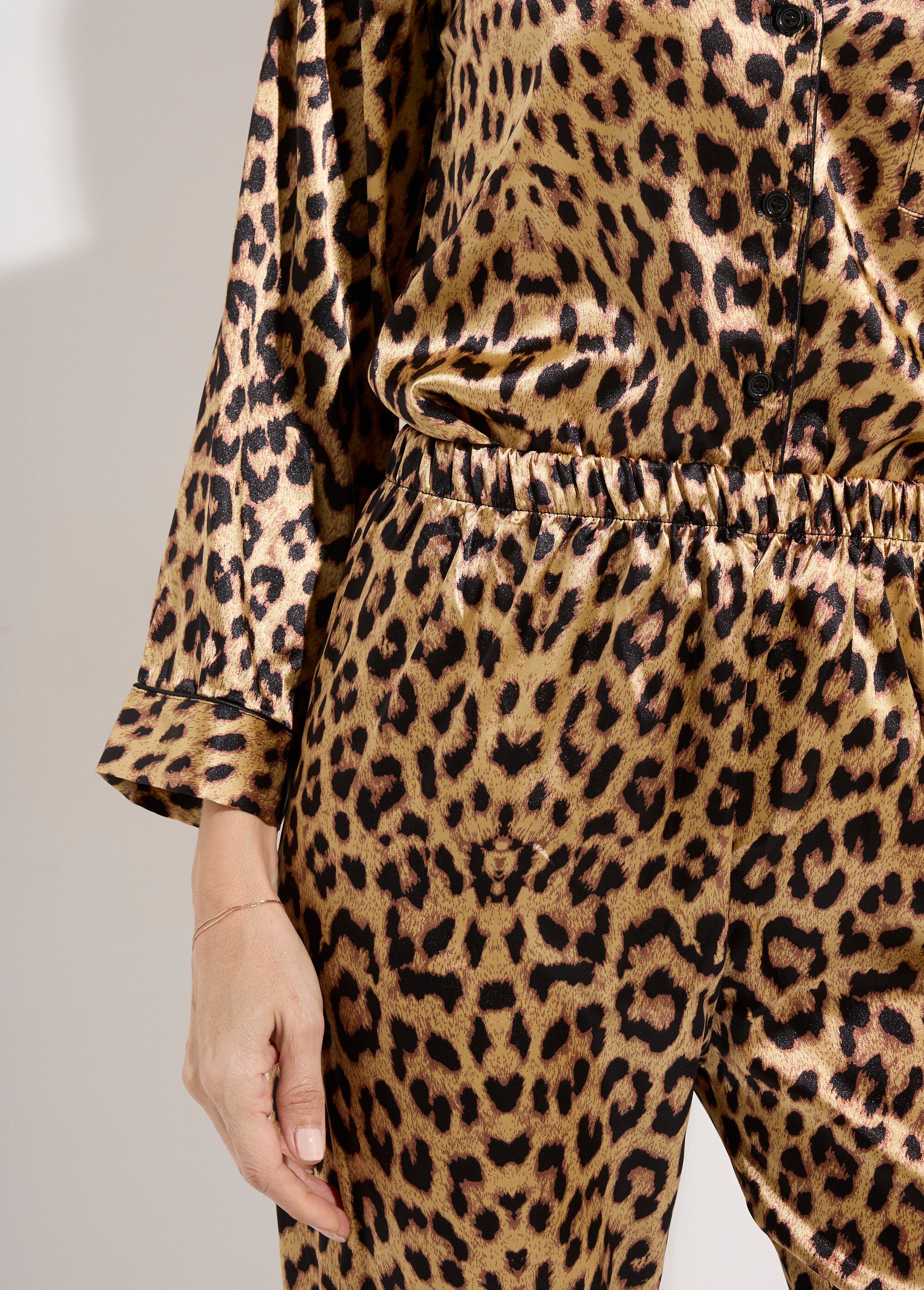 Pyjama 2 pièces satin sexy motif léopard