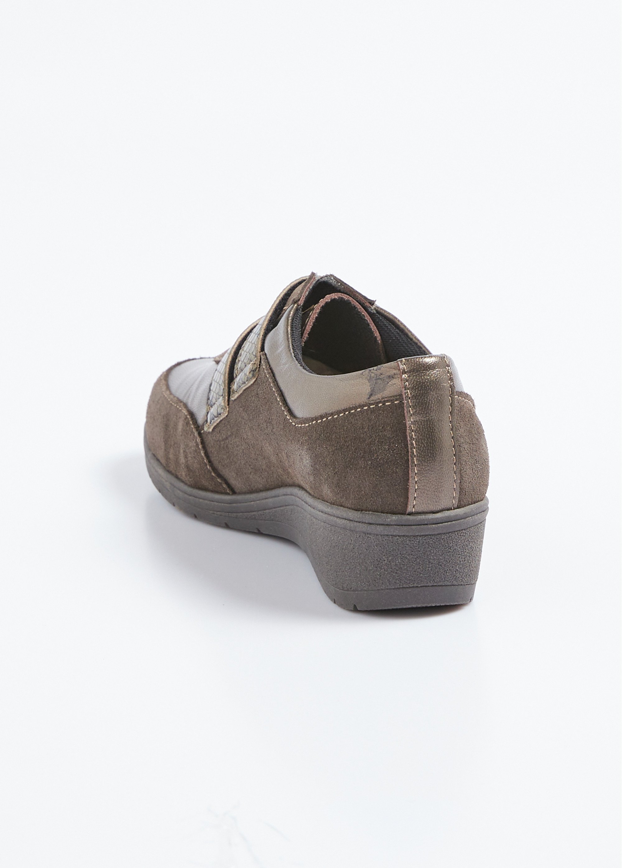 Baskets scratchées largeur confort cuir