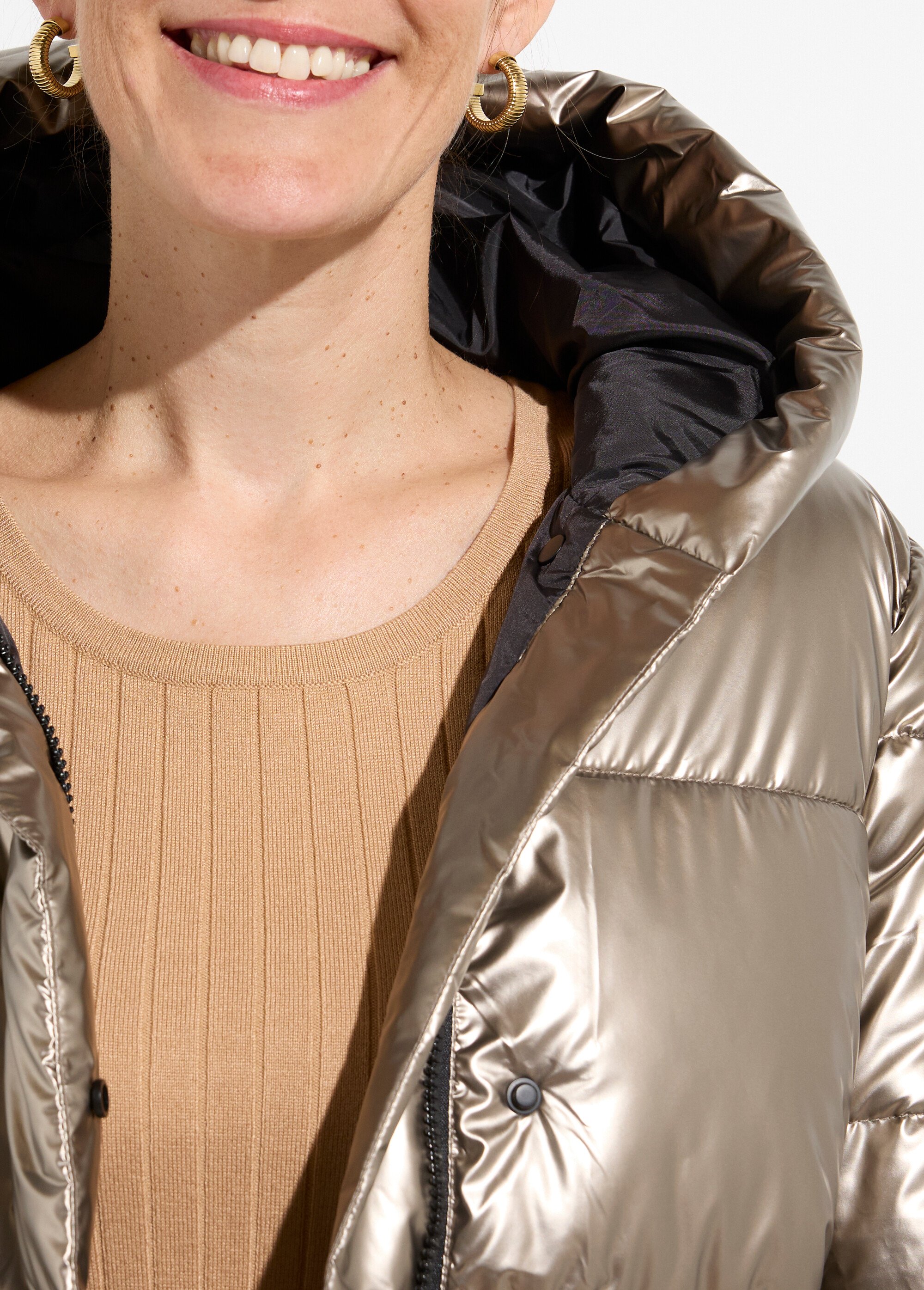 Doudoune métallisée mi-longue à capuche