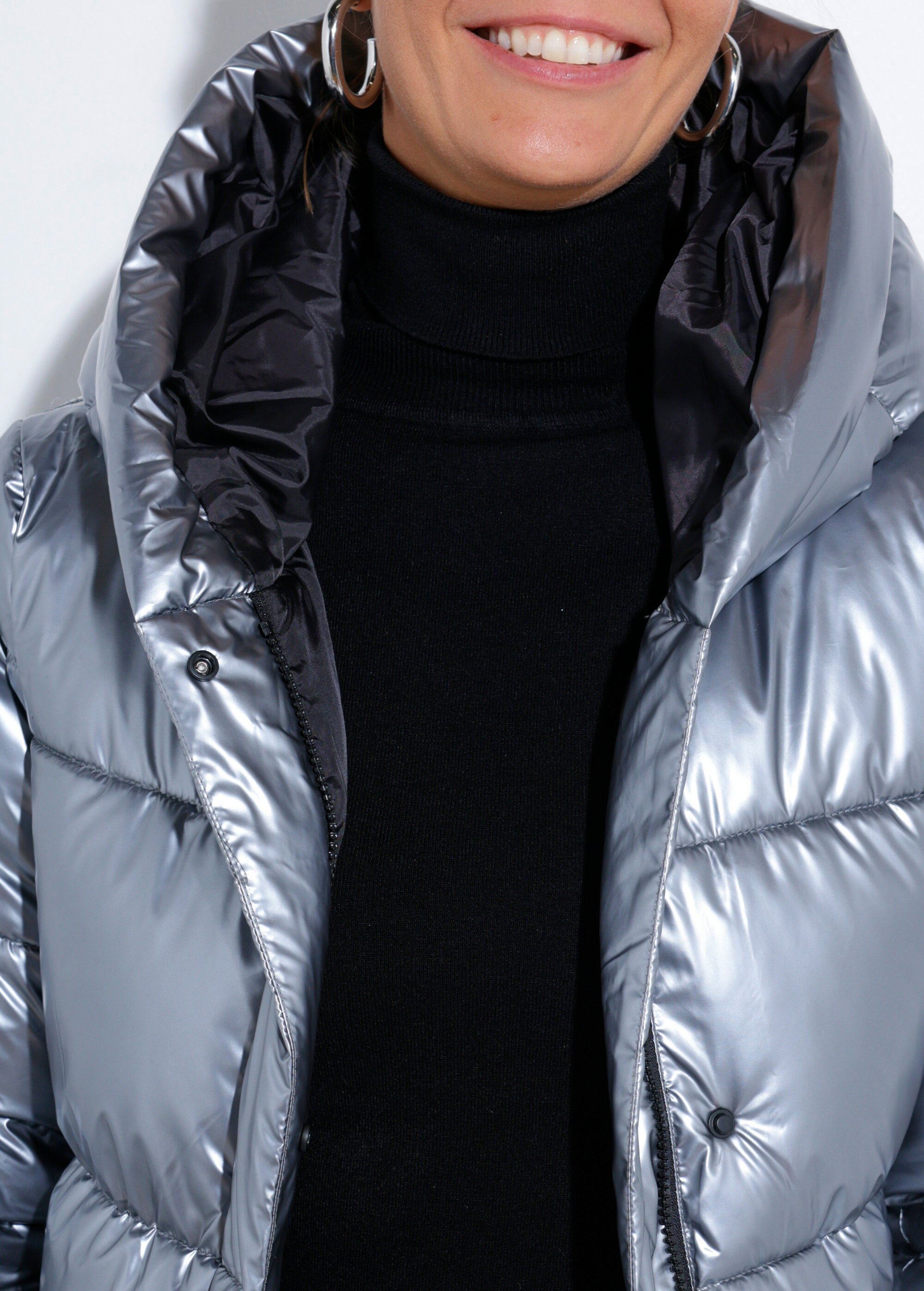 Doudoune métallisée mi-longue à capuche