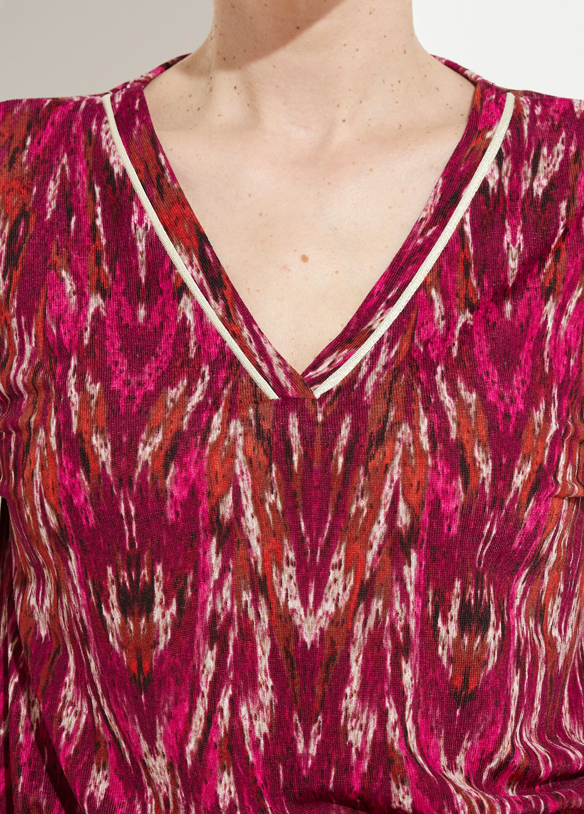 Robe courte imprimée col V manches longues