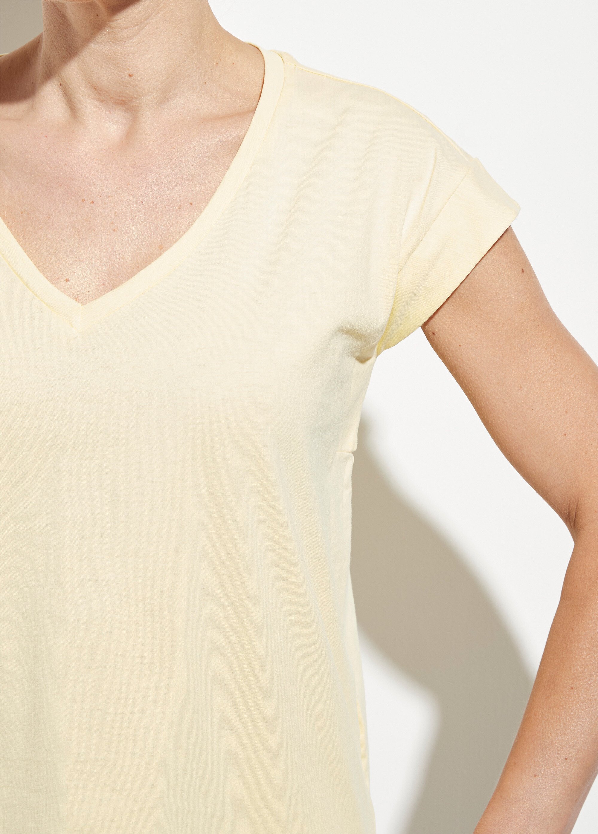 T-shirt col V sans manches maille coton