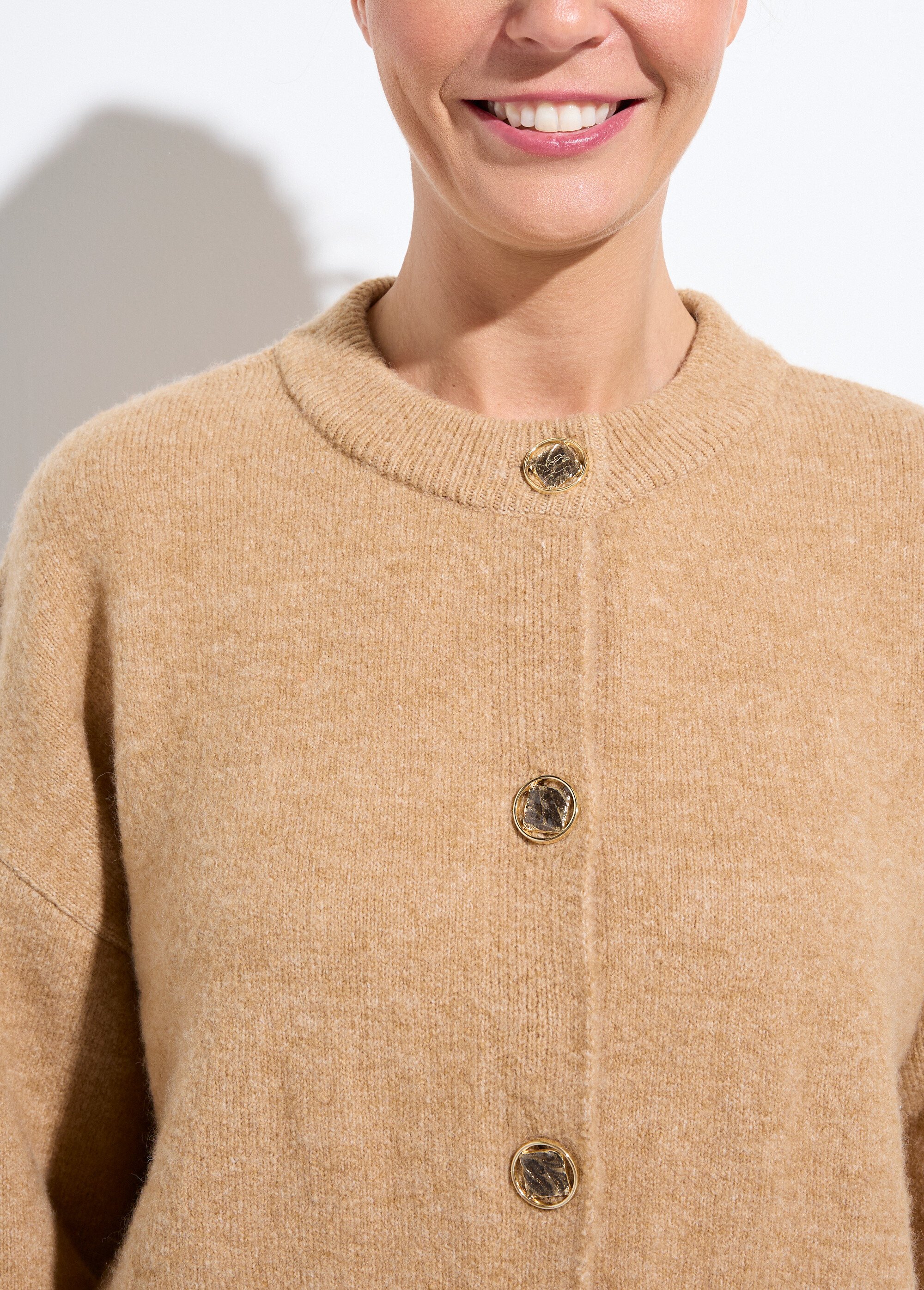 Gilet cardigan unie boutonnée avec laine