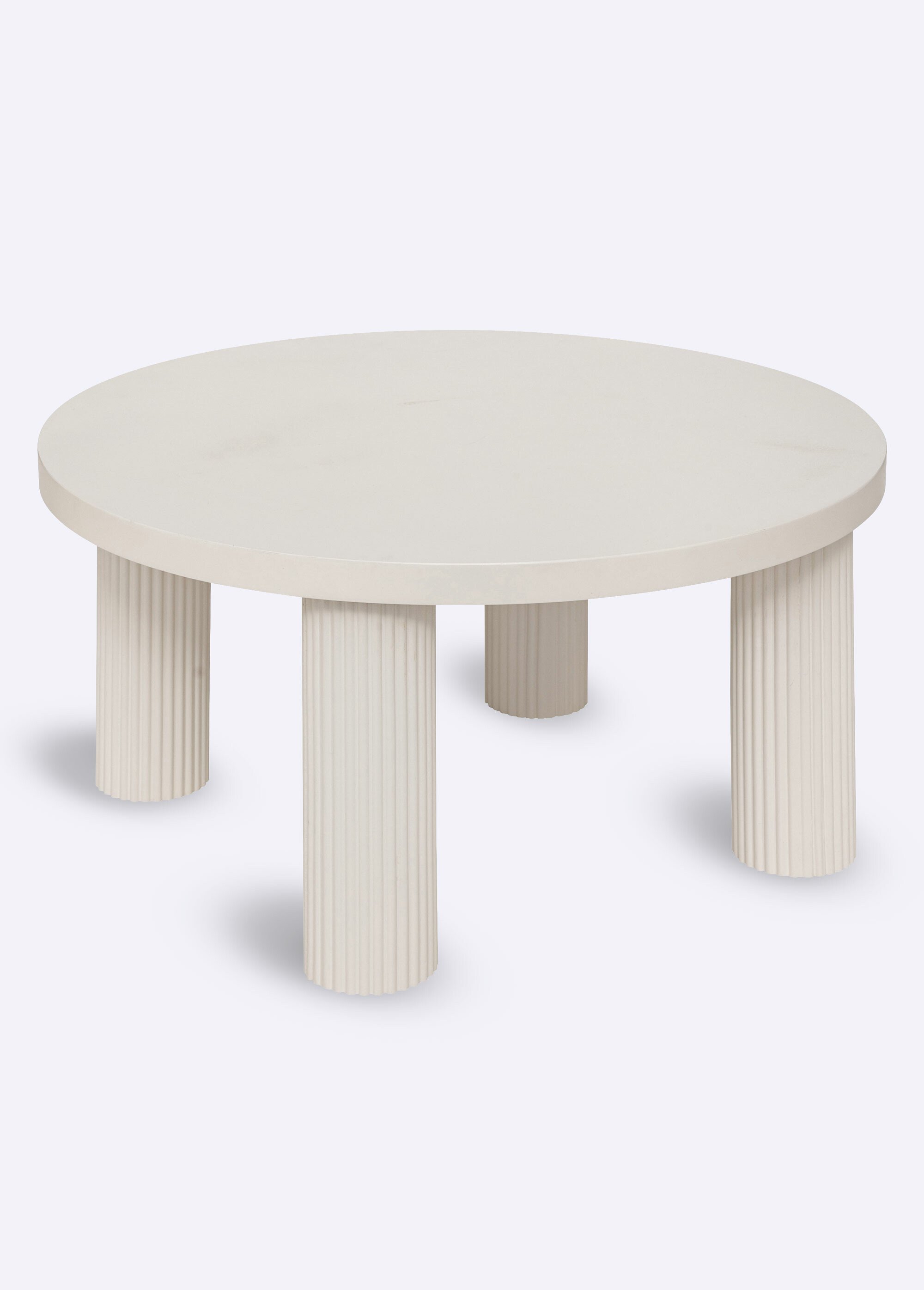 Table basse épurée avec pieds rainurés