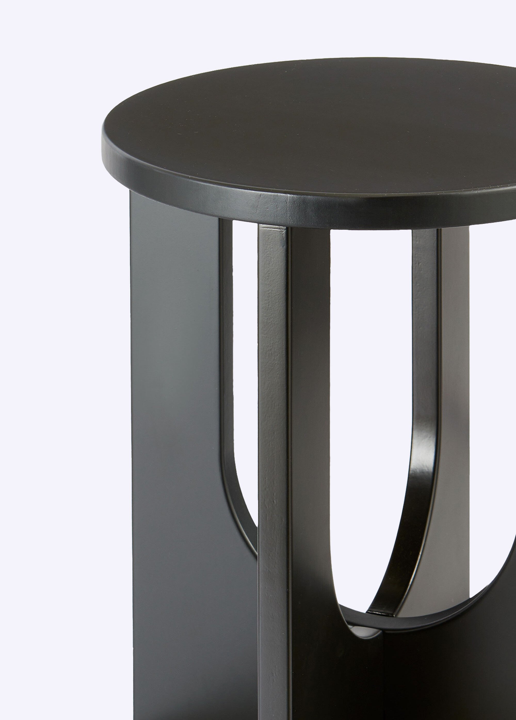 Table d'appoint épurée avec pied évidé NOIR JJA-206046B DE1