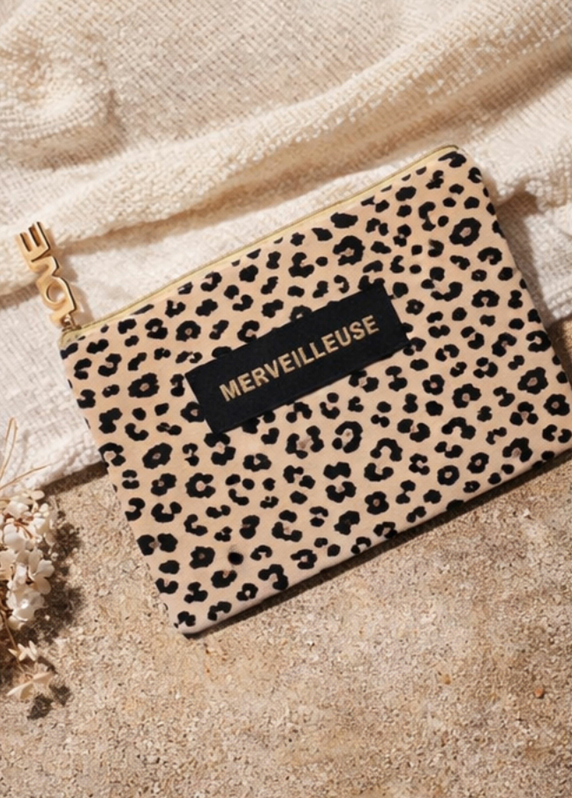 Pochette zippée à message motif léopard Femme Beige CMP-SH8533 SI1