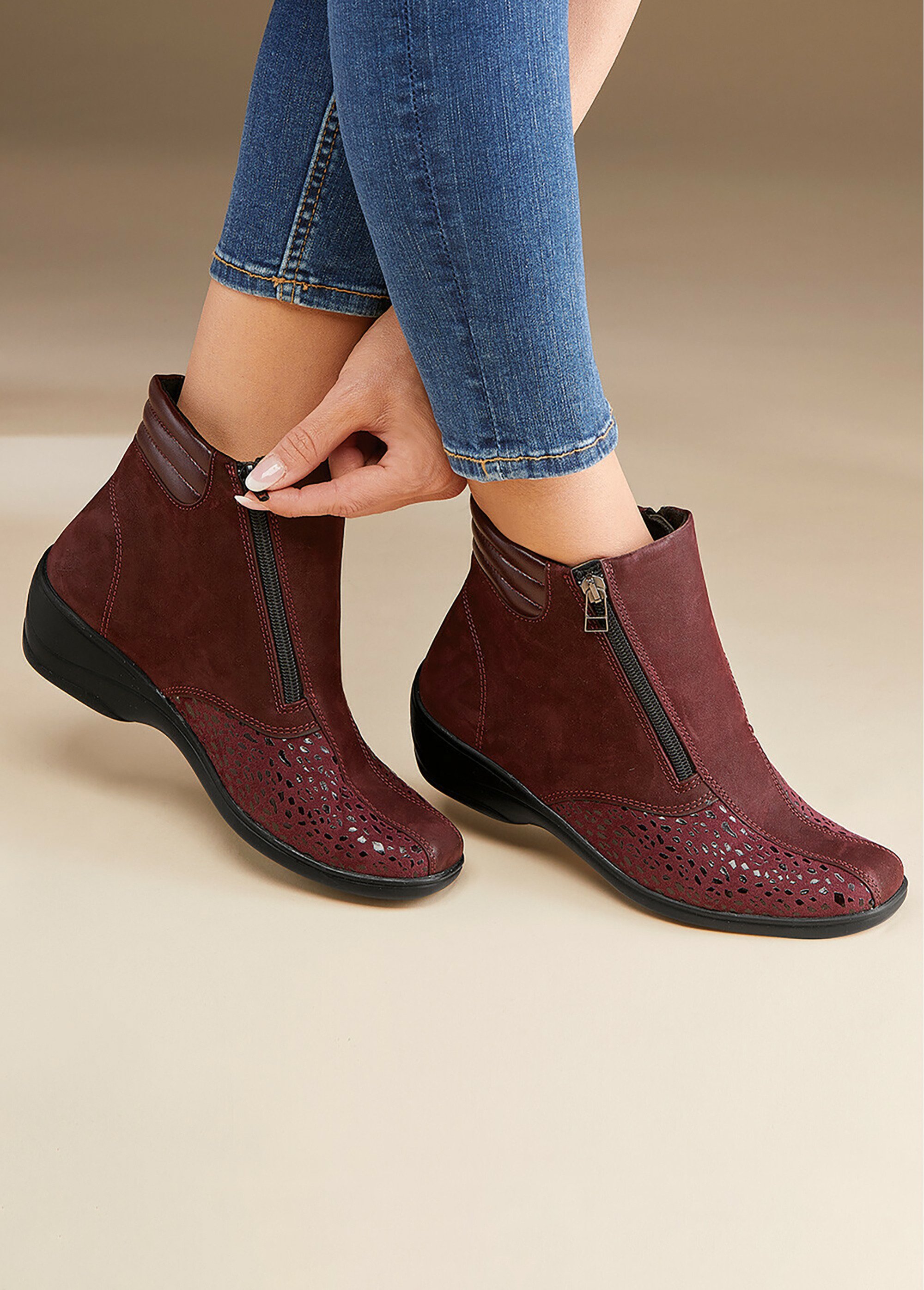 Boots cuir nubuck côtés extensibles Femme Rouge ONELKA SF1
