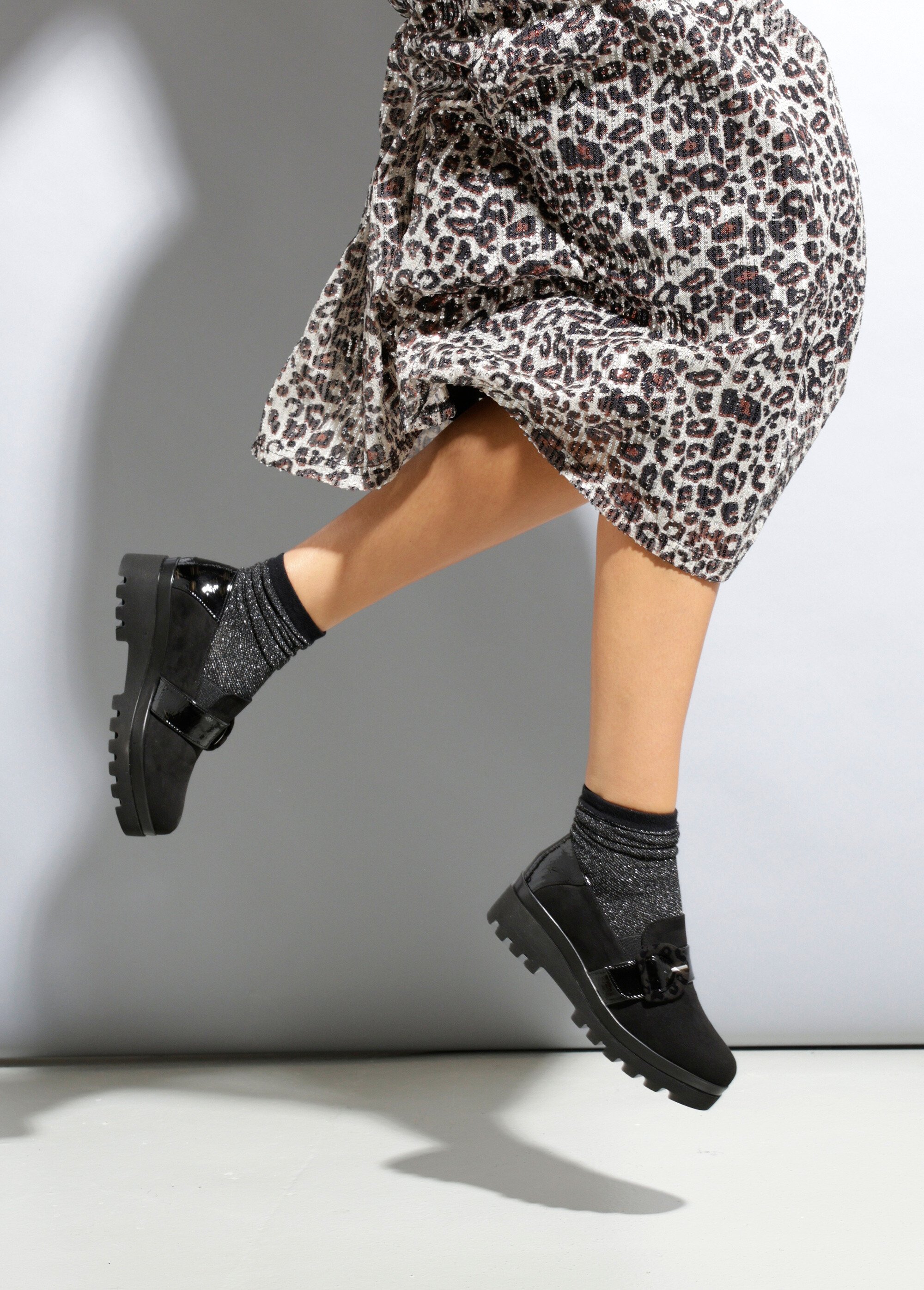 Mocassins semelle crantée élastiqués largeur confort Femme Noir OMBOUCLE SI1