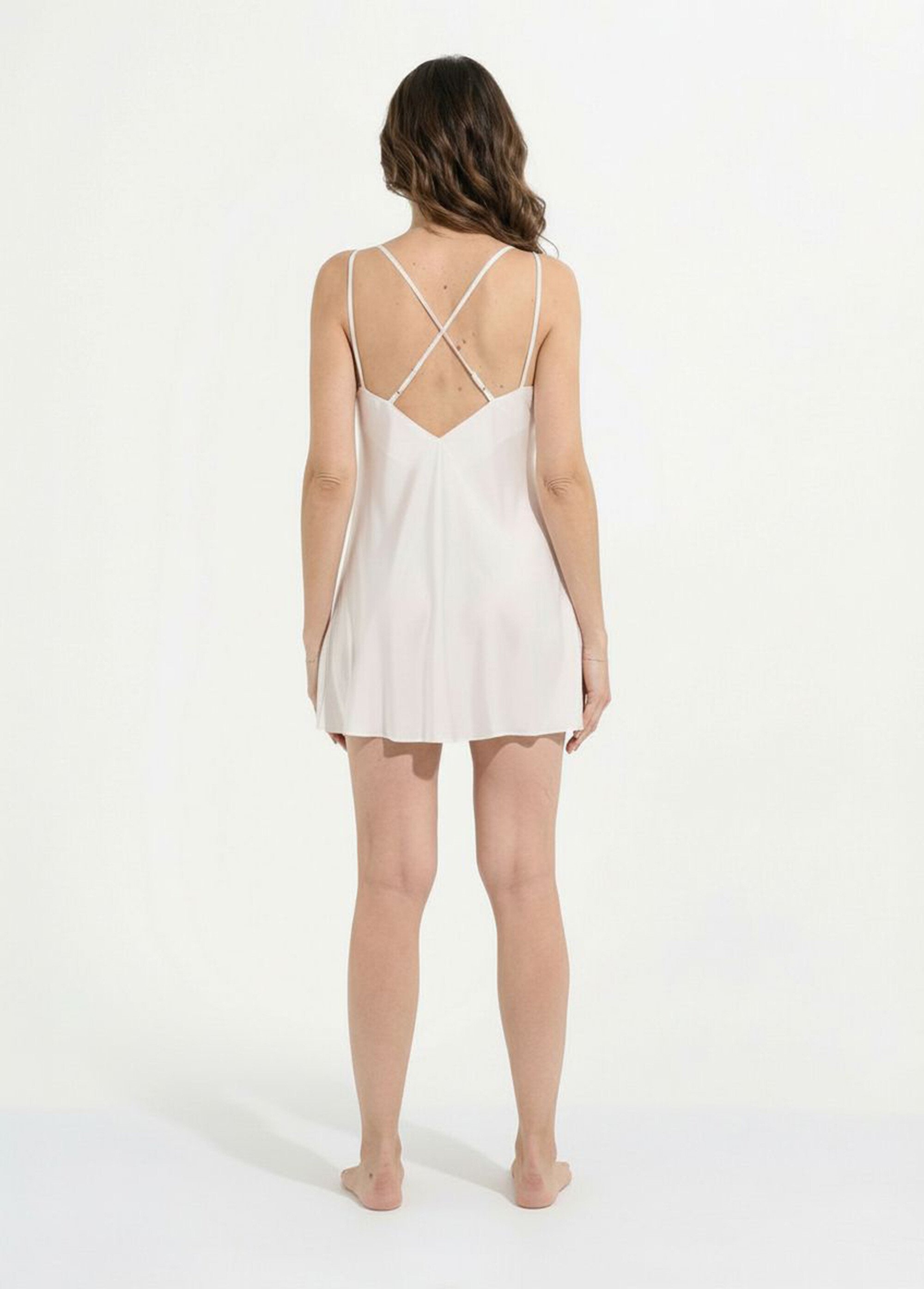 Nuisette satin en V, bretelles croisées