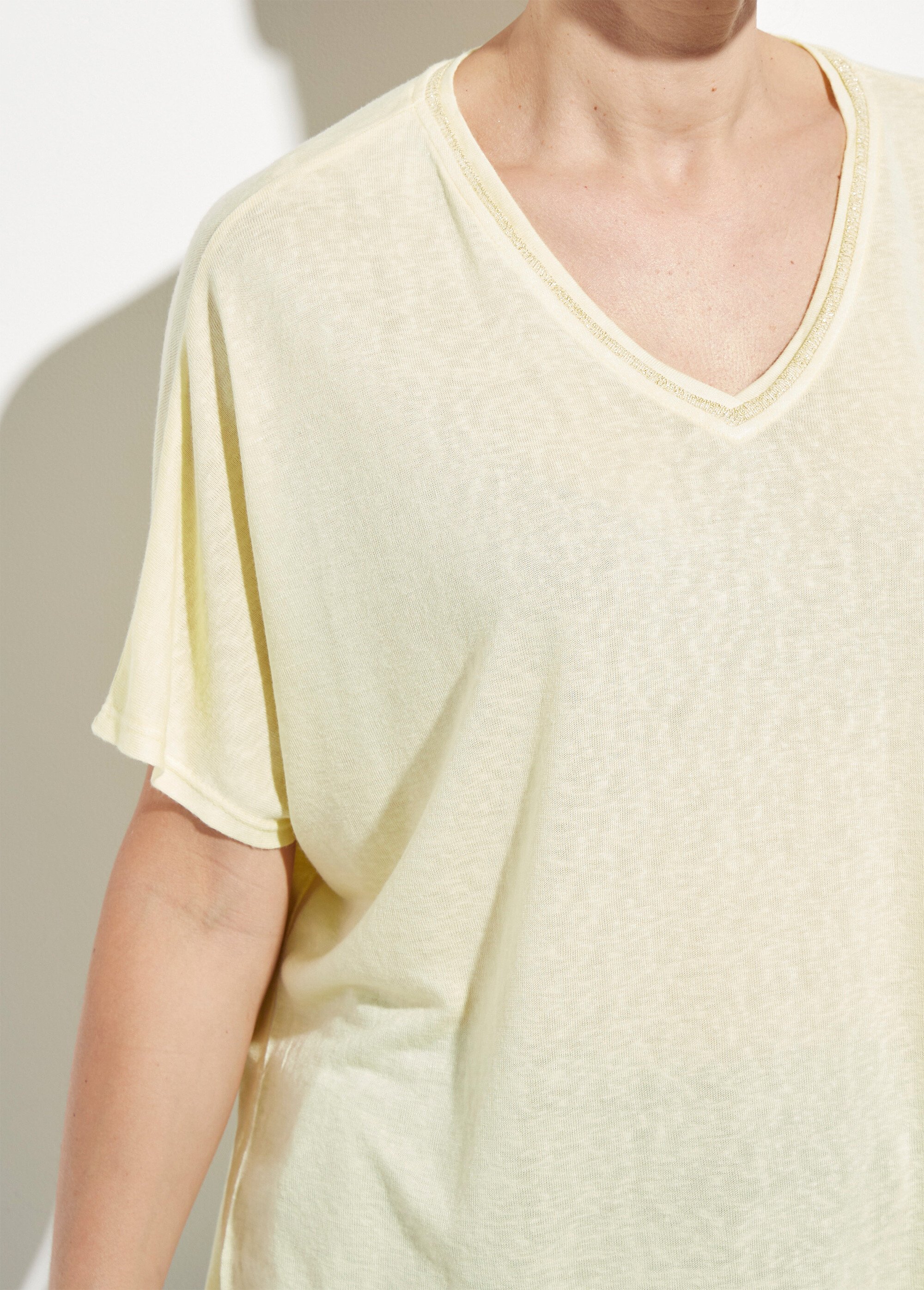 T-shirt col V métallisé et manches kimono