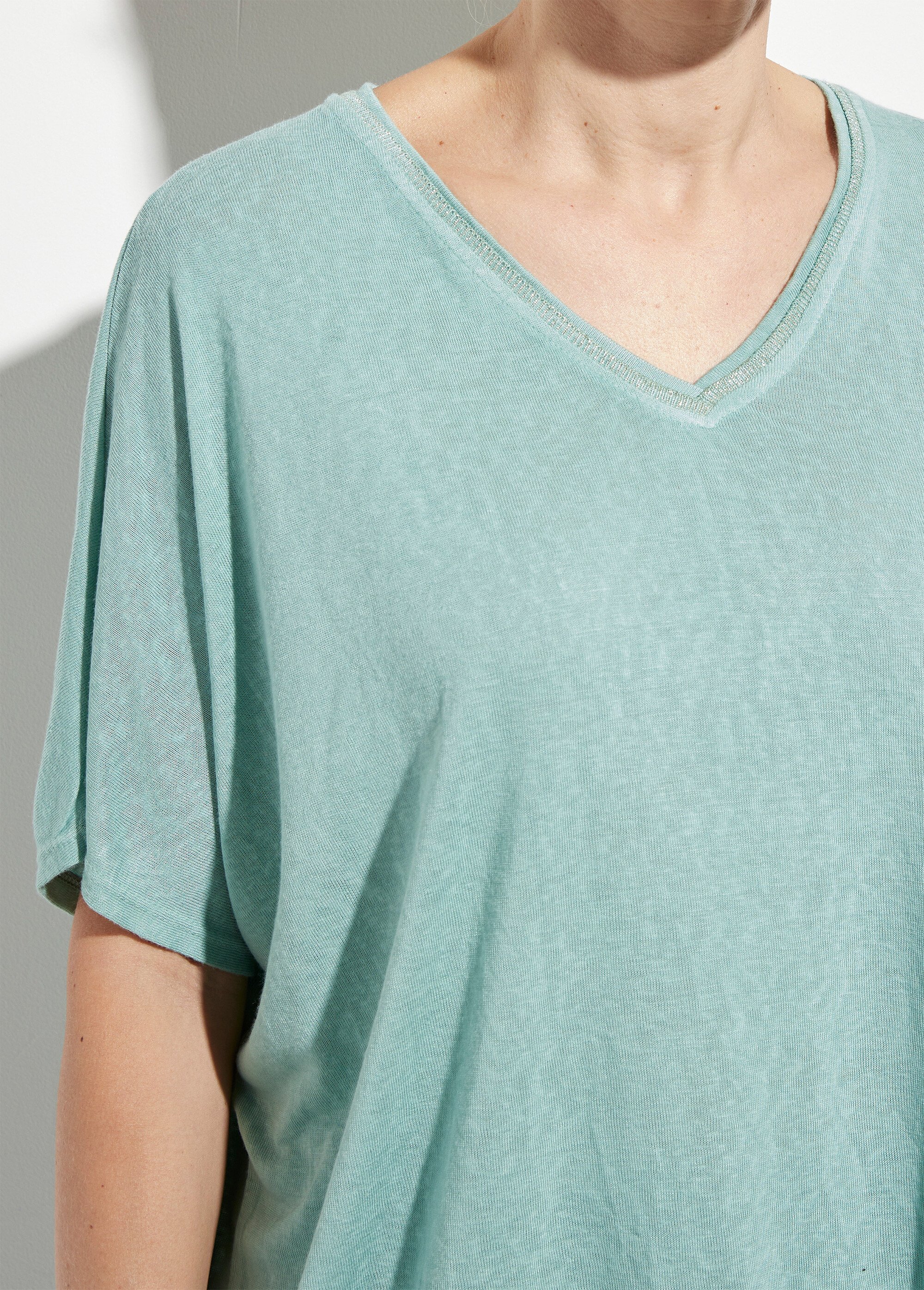 T-shirt col V métallisé et manches kimono