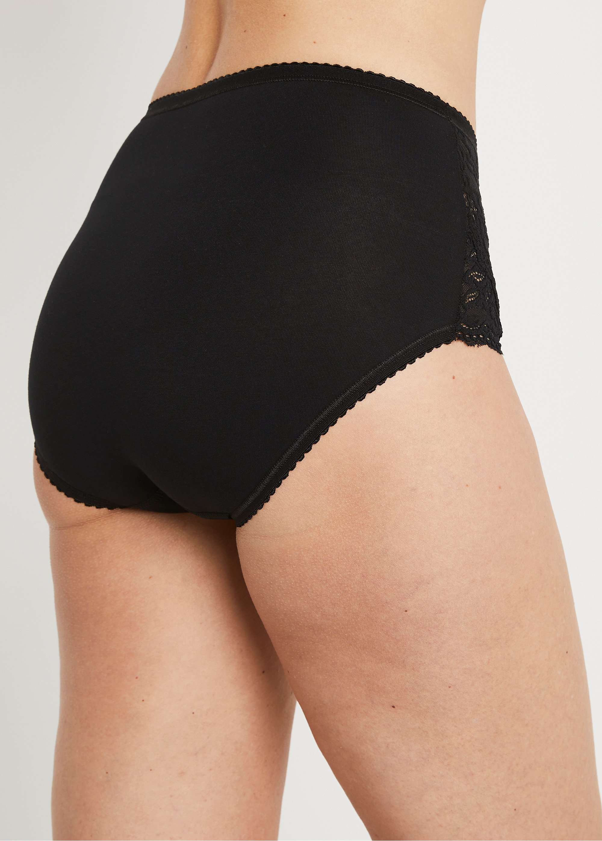 Culottes hautes couvrantes en dentelle