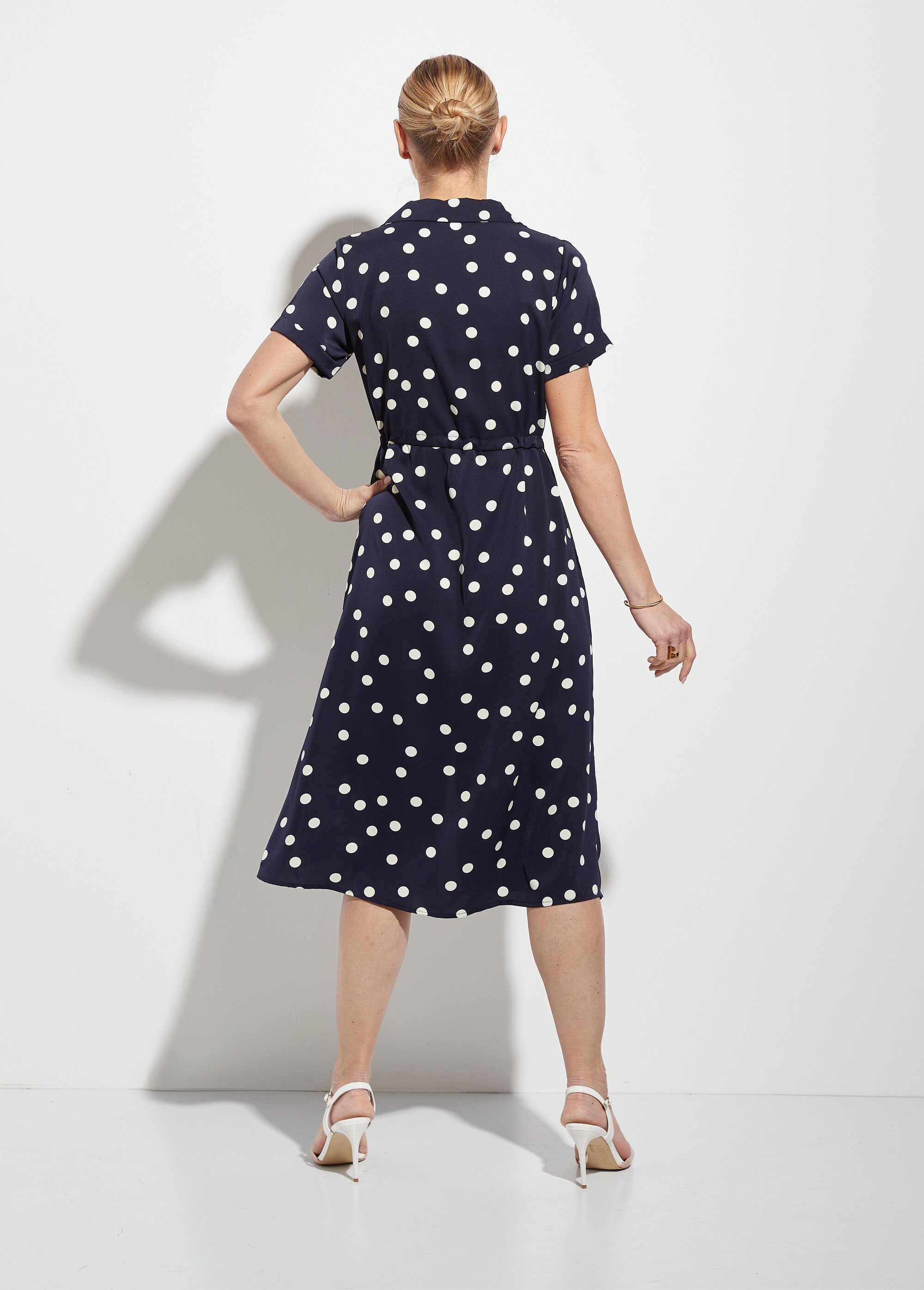 Robe chemisier à pois longue à ceinturer
