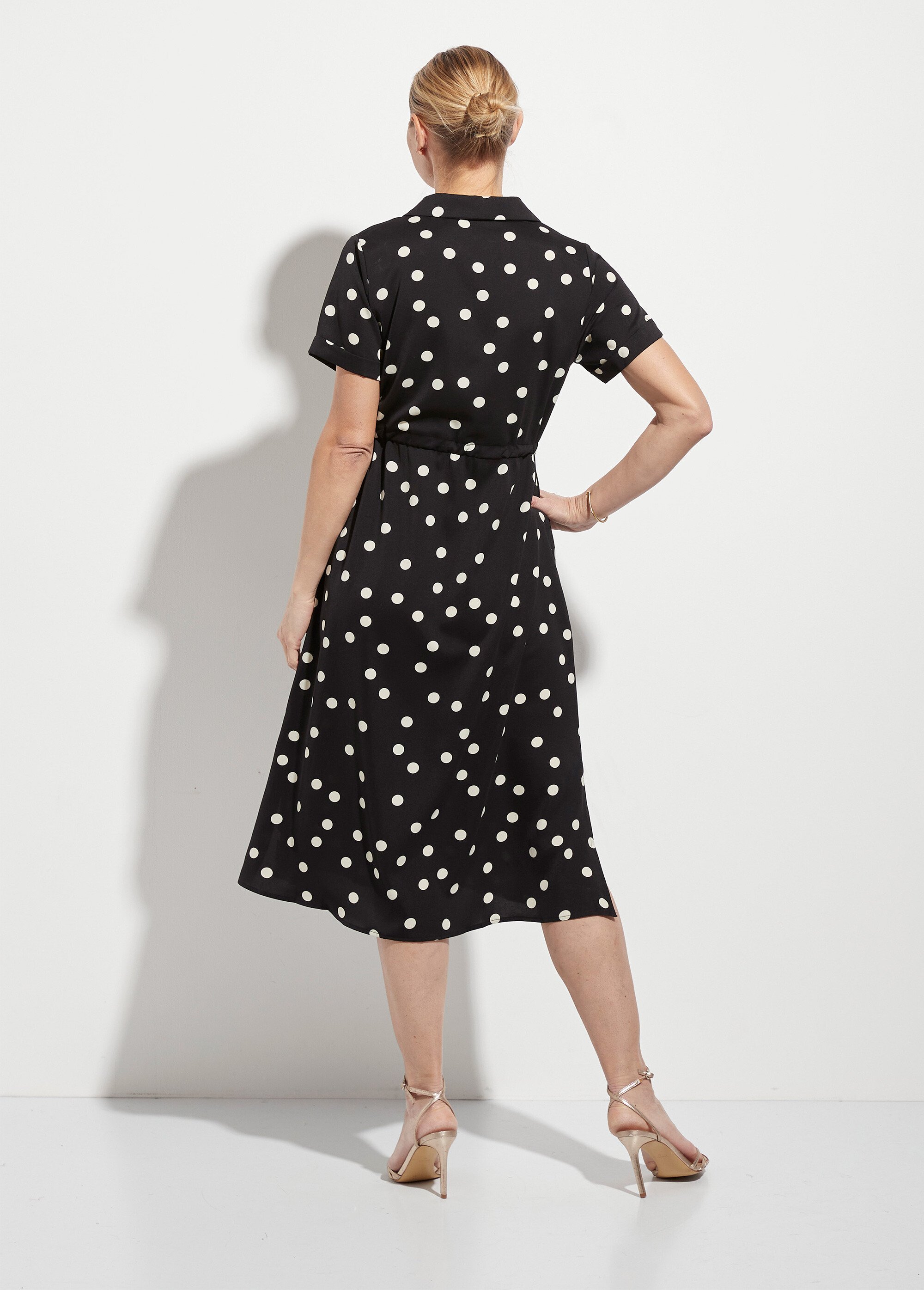 Robe chemisier à pois longue à ceinturer