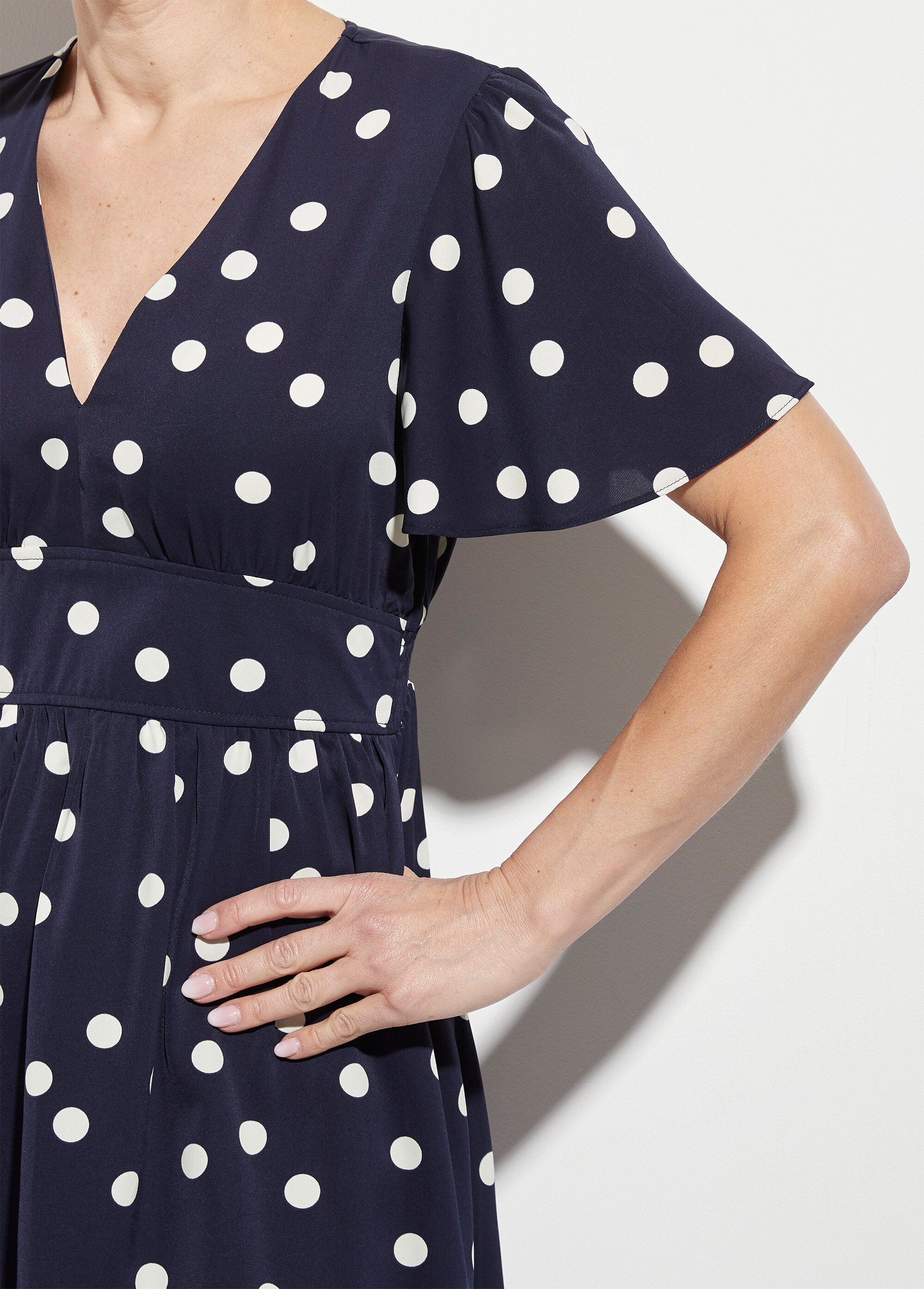 Robe courte à pois manches papillon