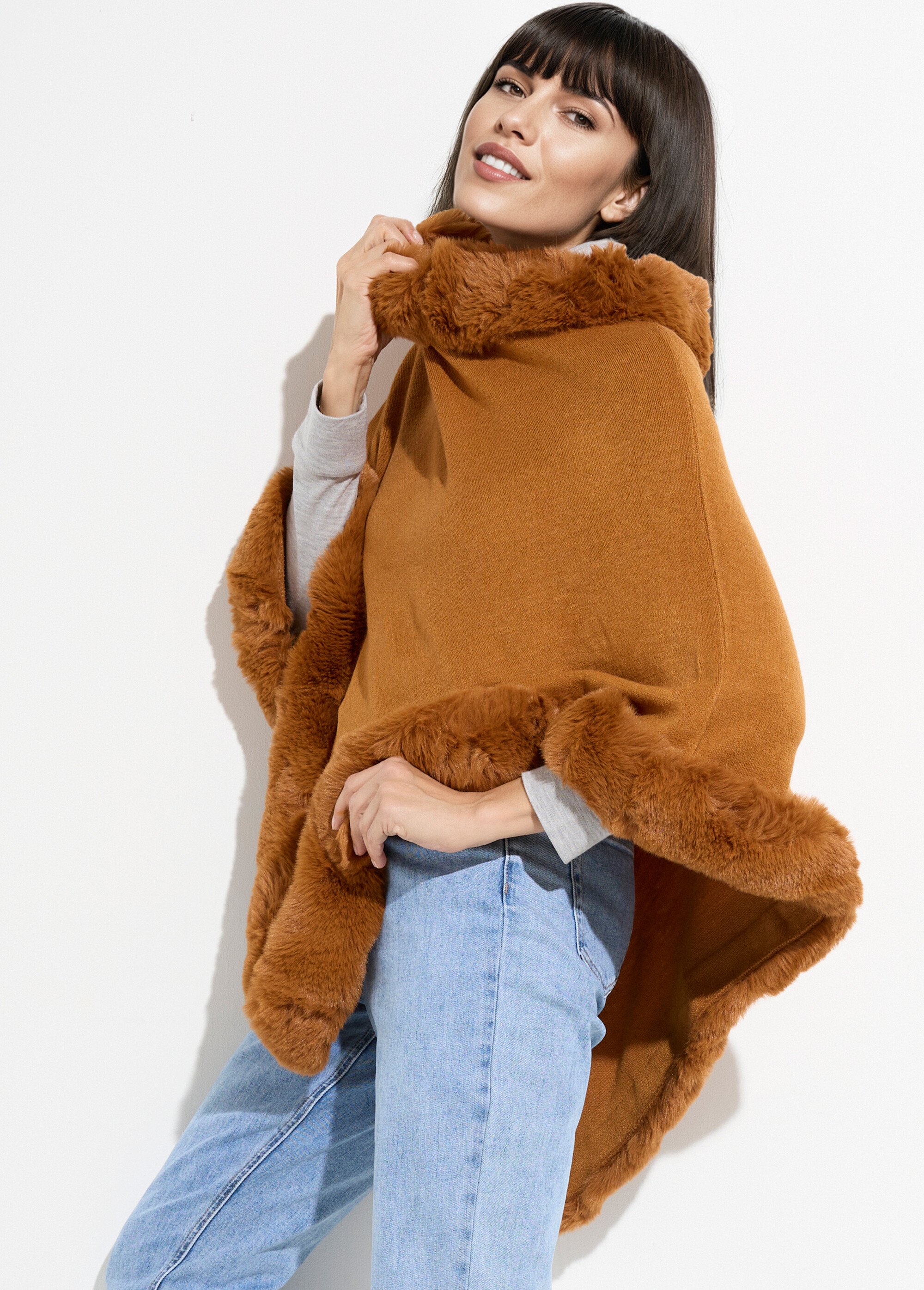 Poncho cape, bord fourrure ton sur ton