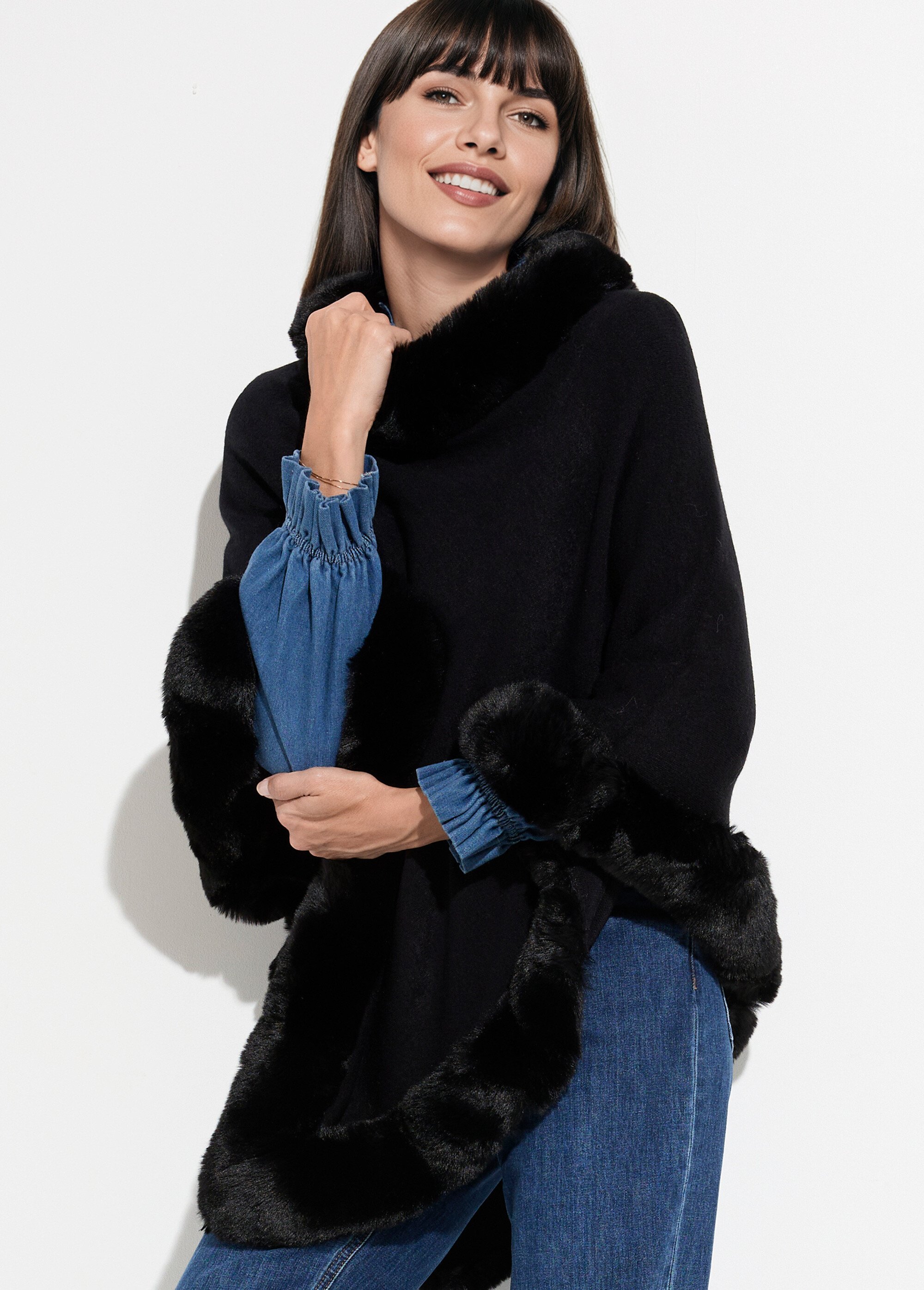 Pull cape, bord fourrure ton sur ton Femme Noir TD-TRIPCH911 MV1