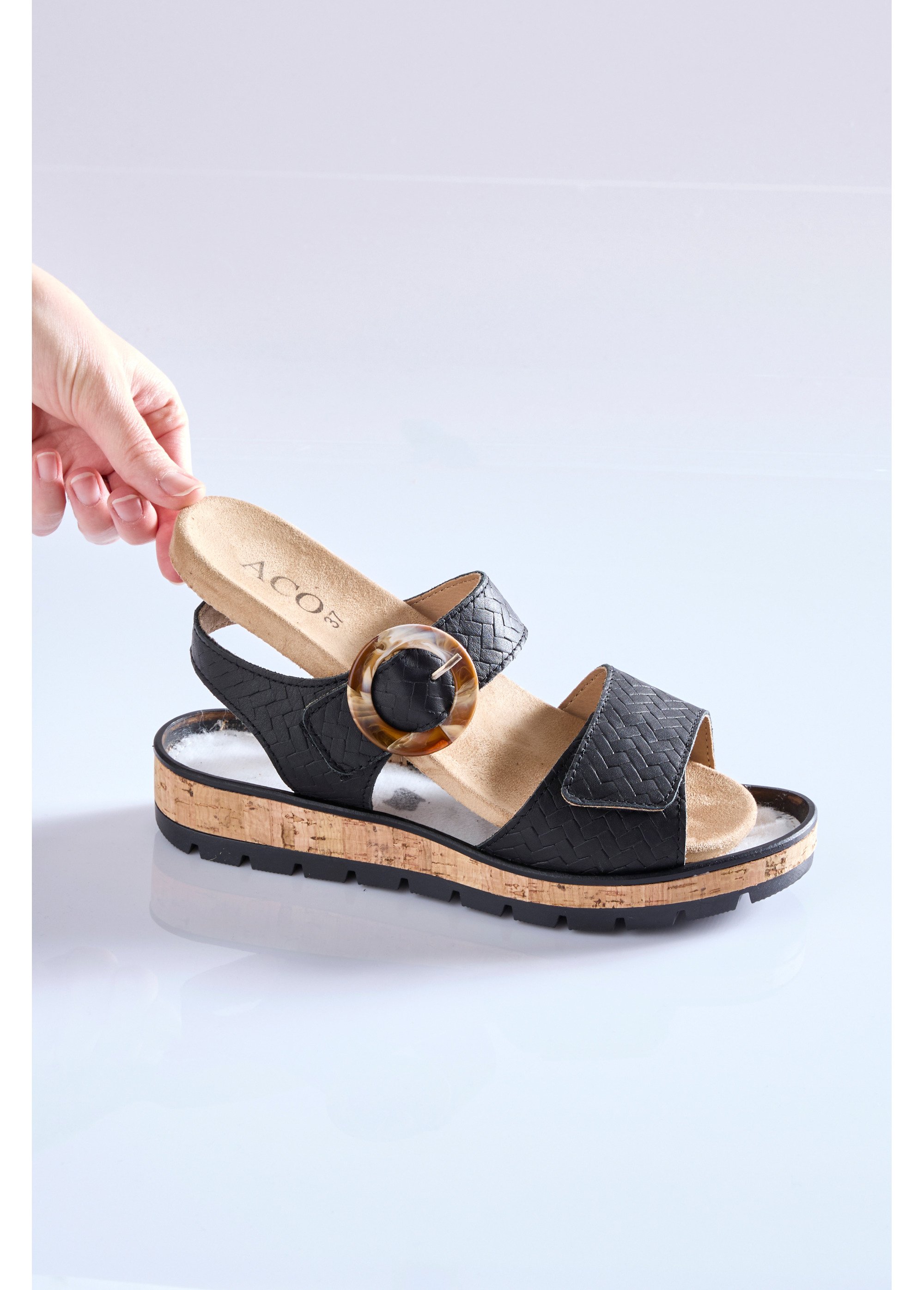 Sandales compensées cuir effet tressé ouverture totale Femme Noir OMISSY DE2