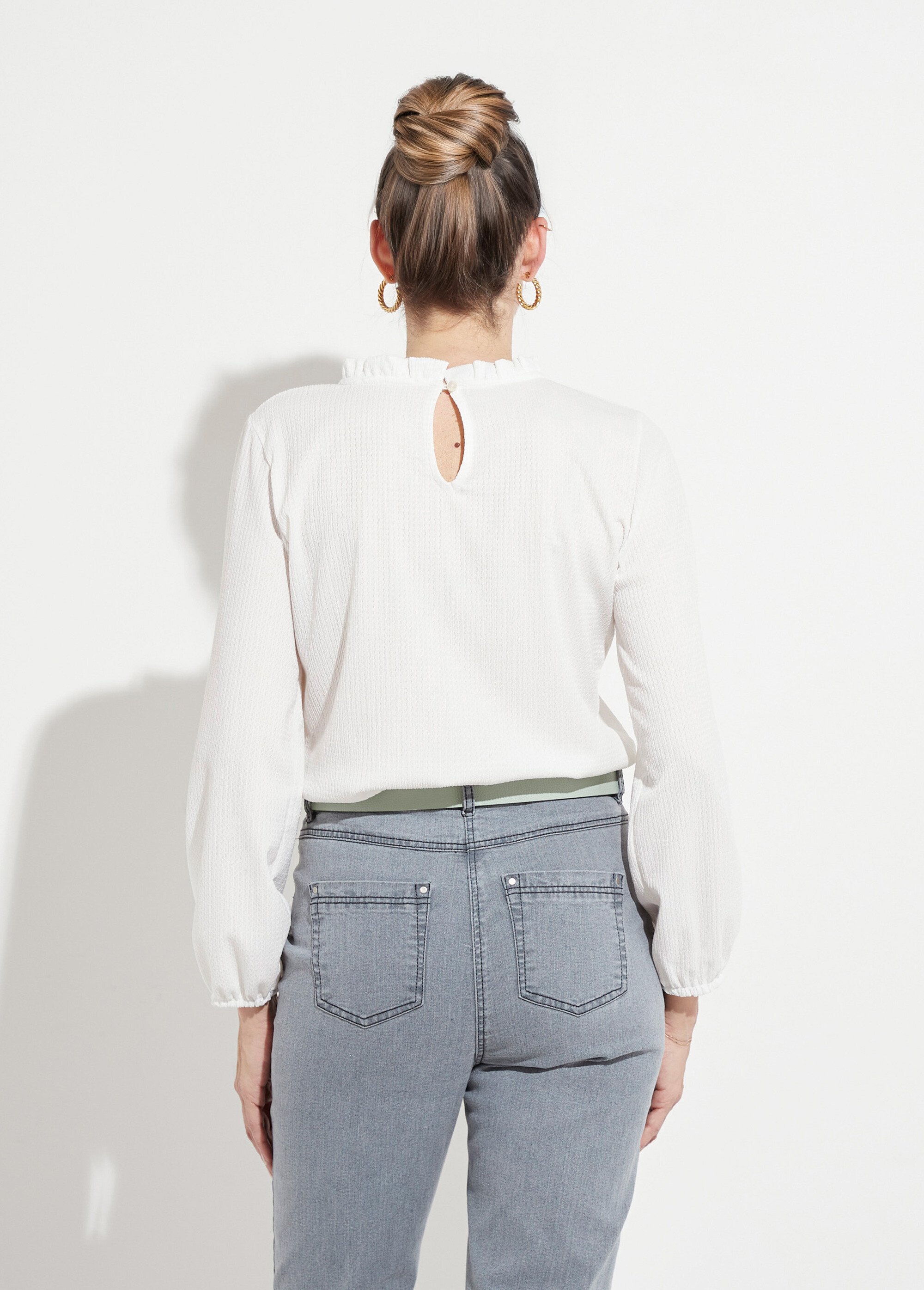 T-shirt blanc col montant volanté maille gaufrée