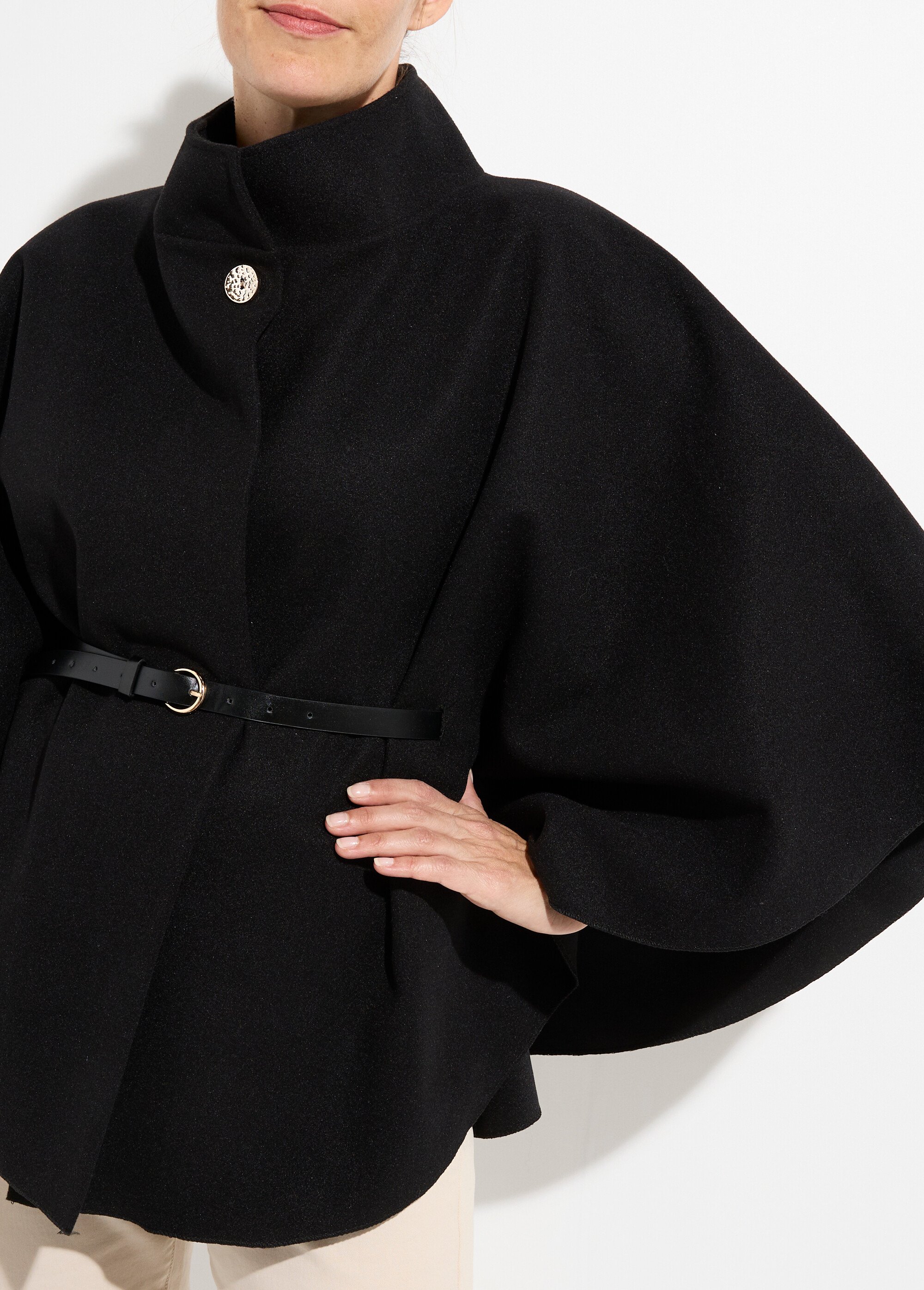 Manteau cape à ceinturer, col montant