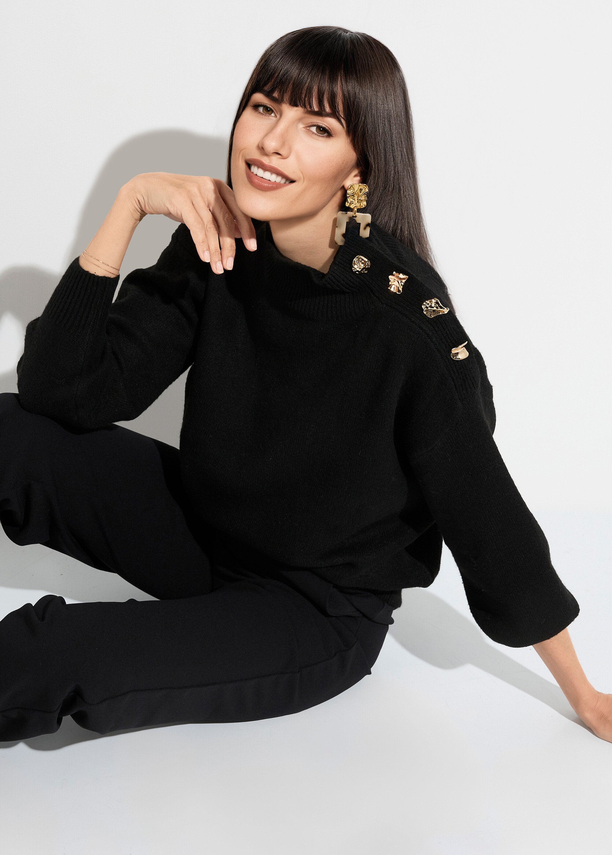 Pull col montant boutons bijou métal