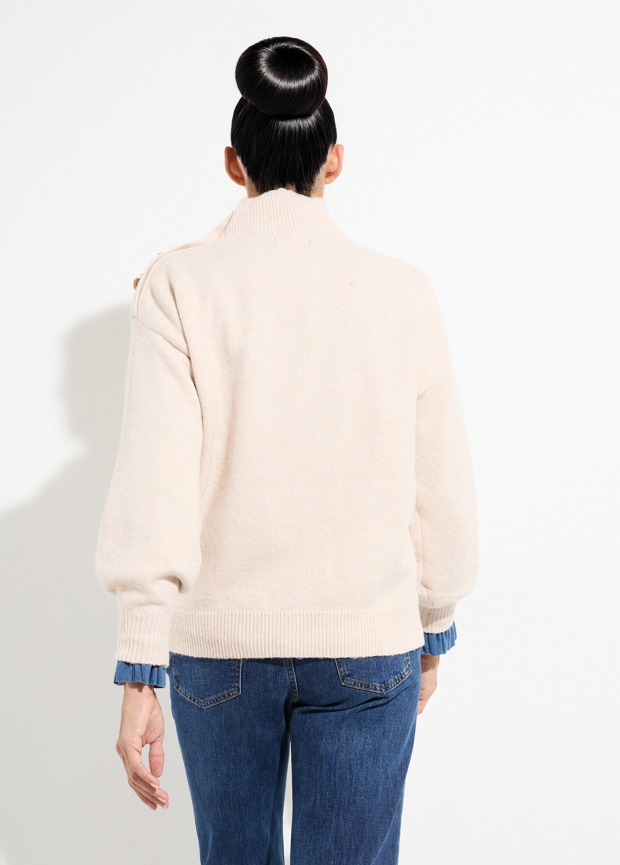 Pull col montant boutons bijou métal