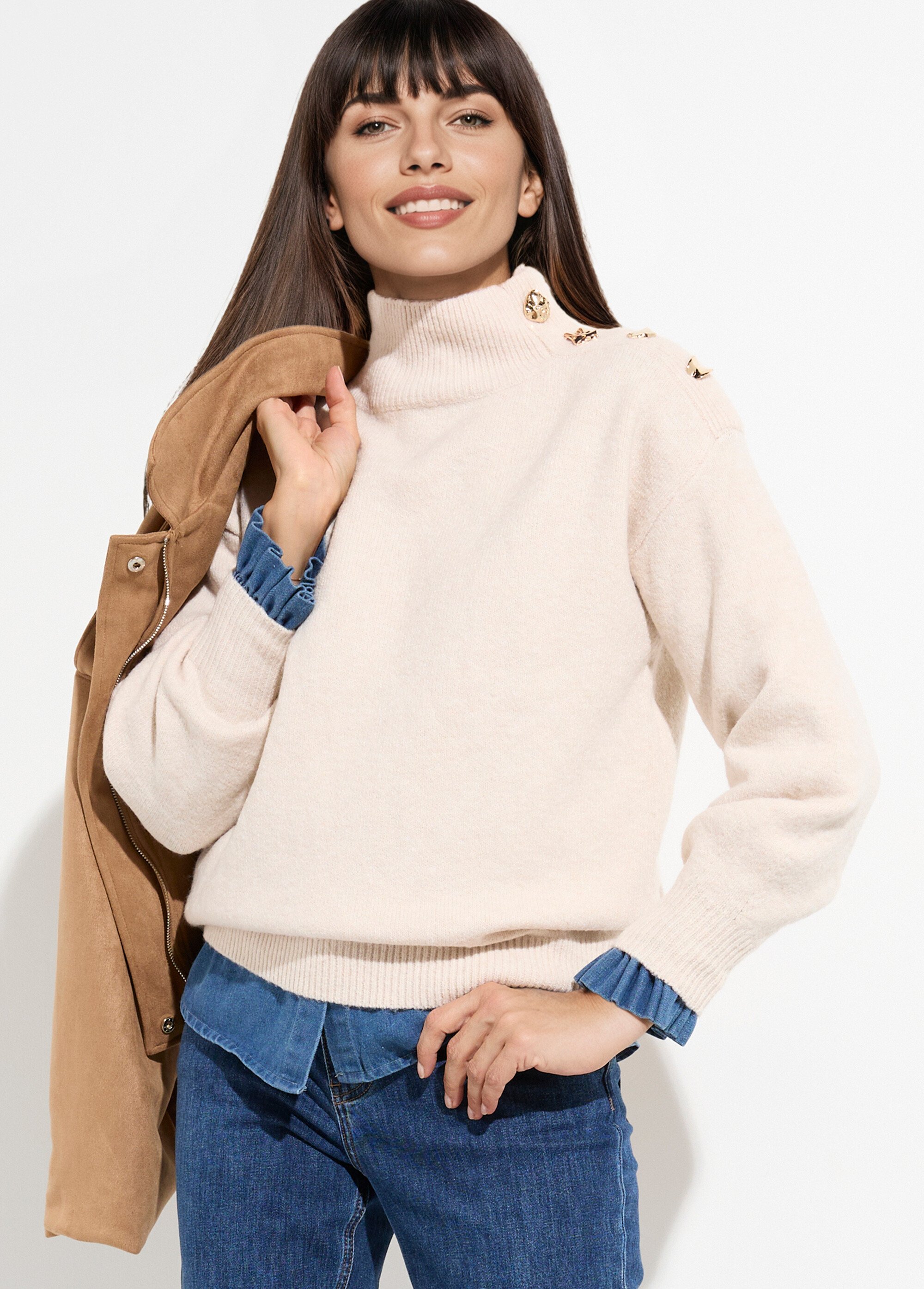 Pull col montant boutons bijou métal