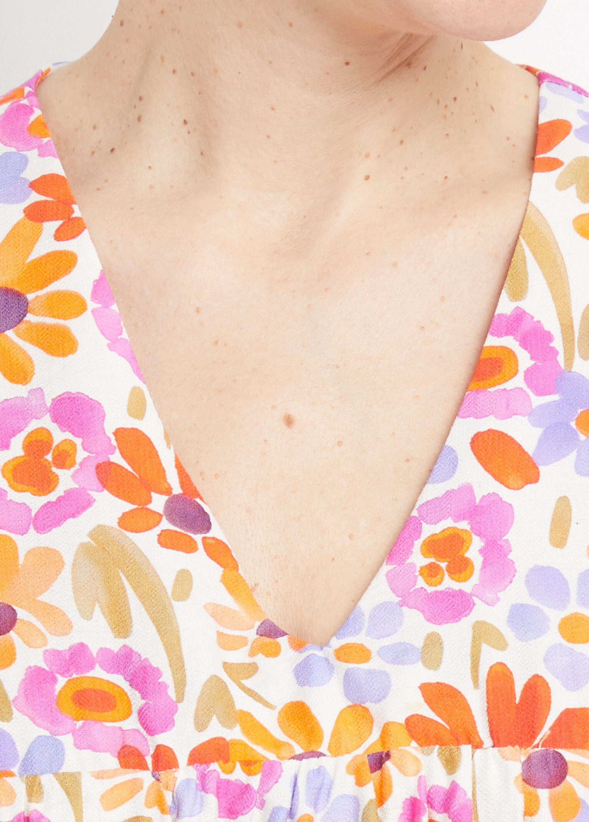 Robe fleurie, détail dos forme  goutte