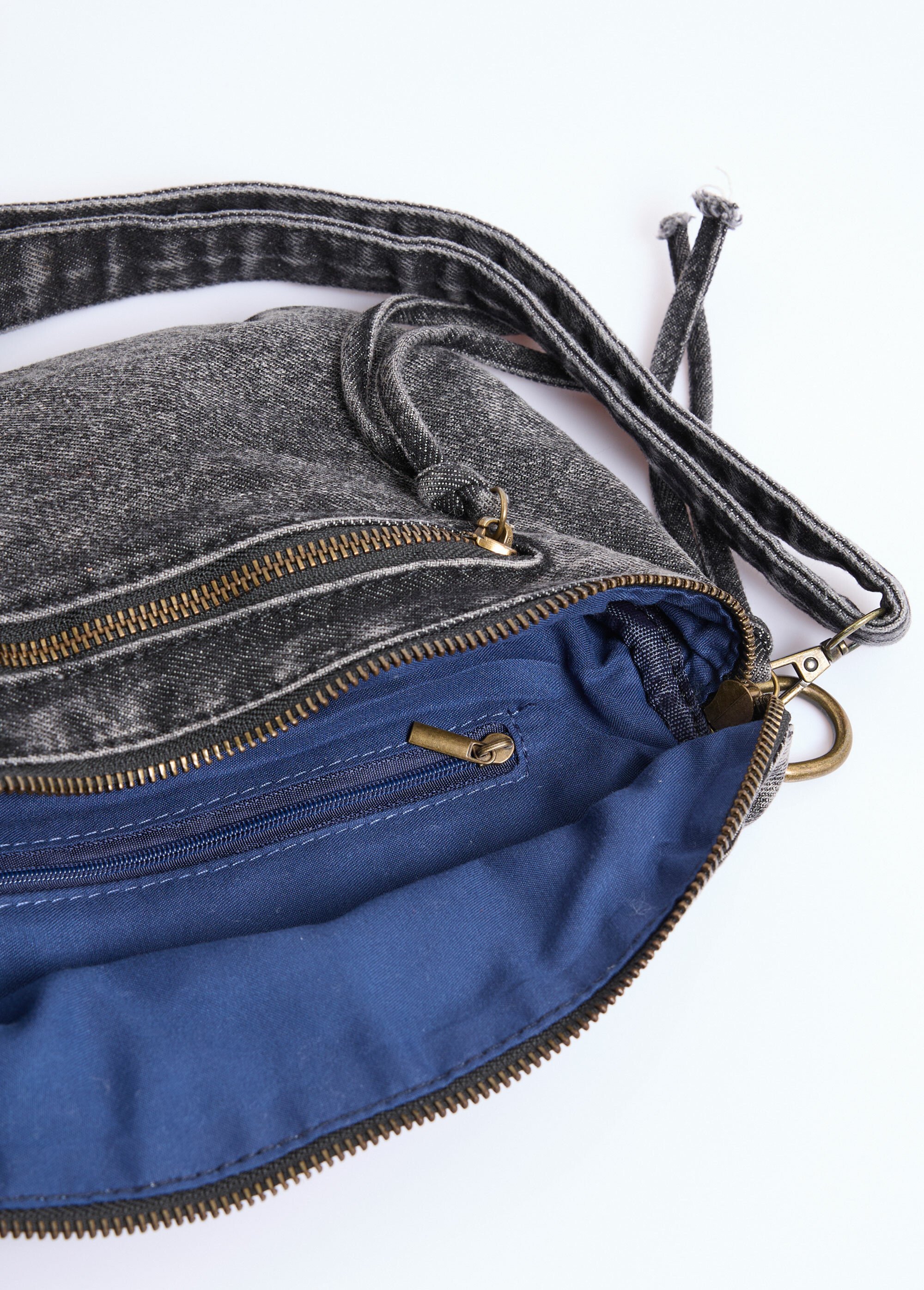 Sac banane zippé en jean effet used