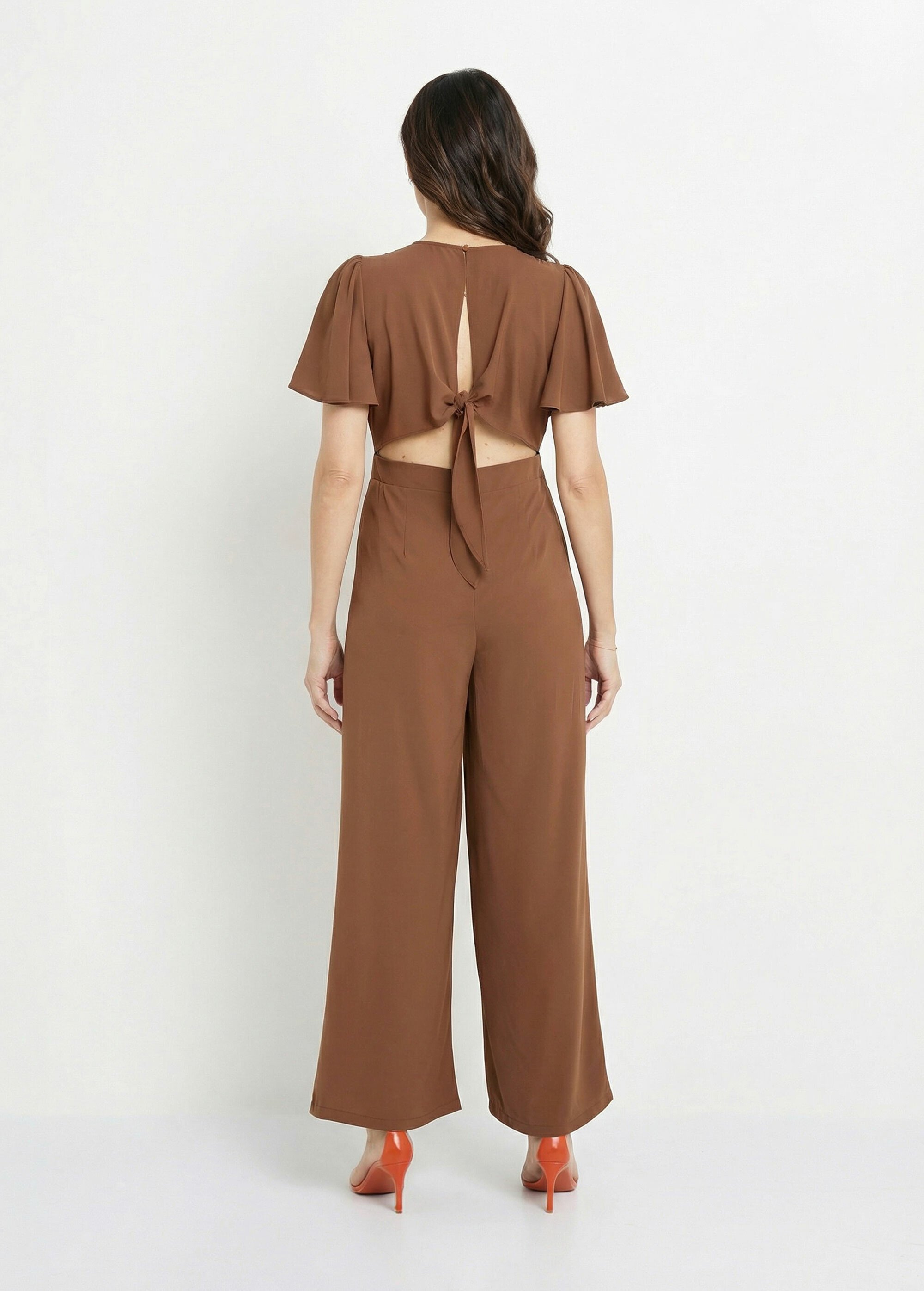 Combinaison chic encolure V, dos nu noué