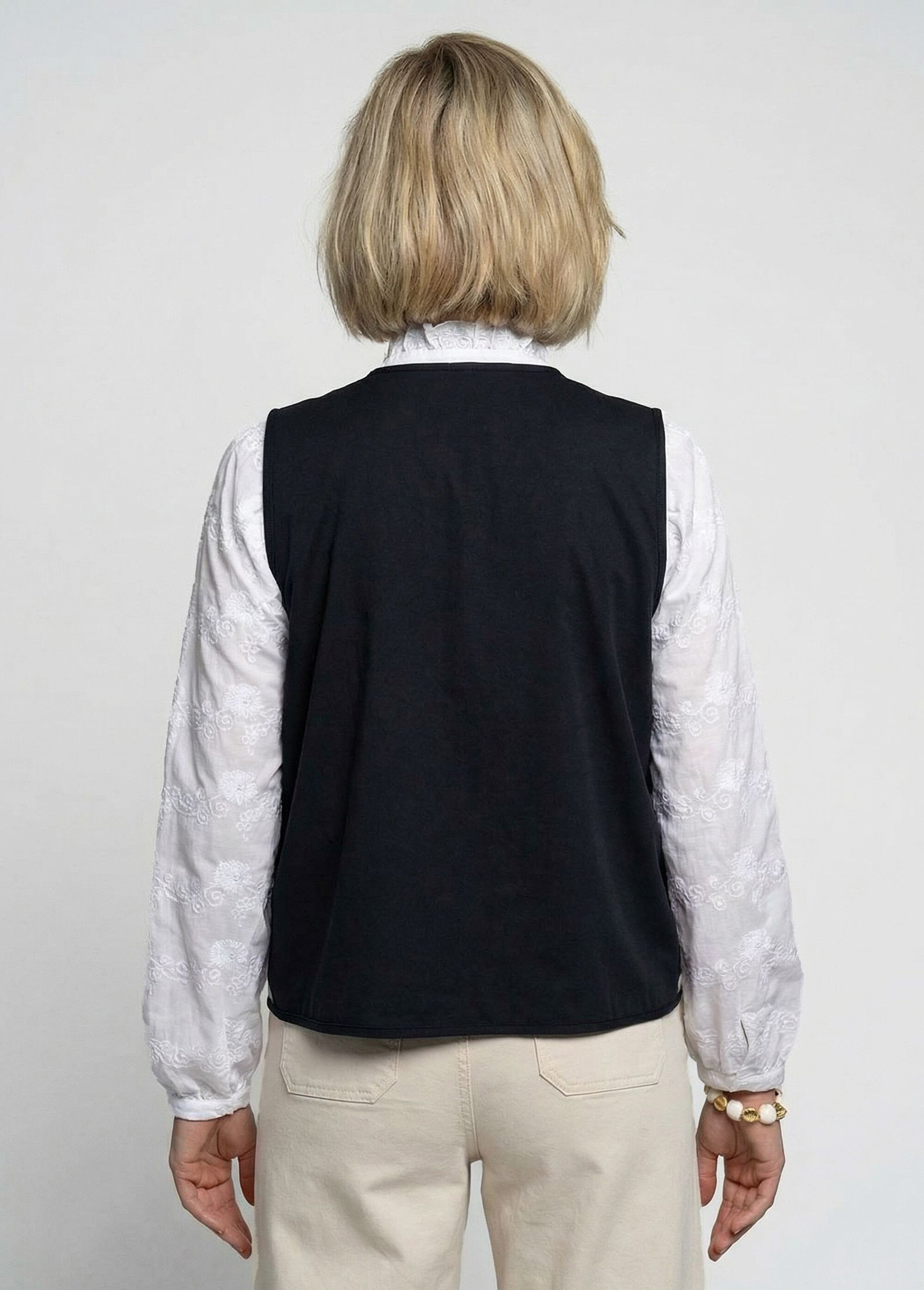 Gilet brodé sans manches