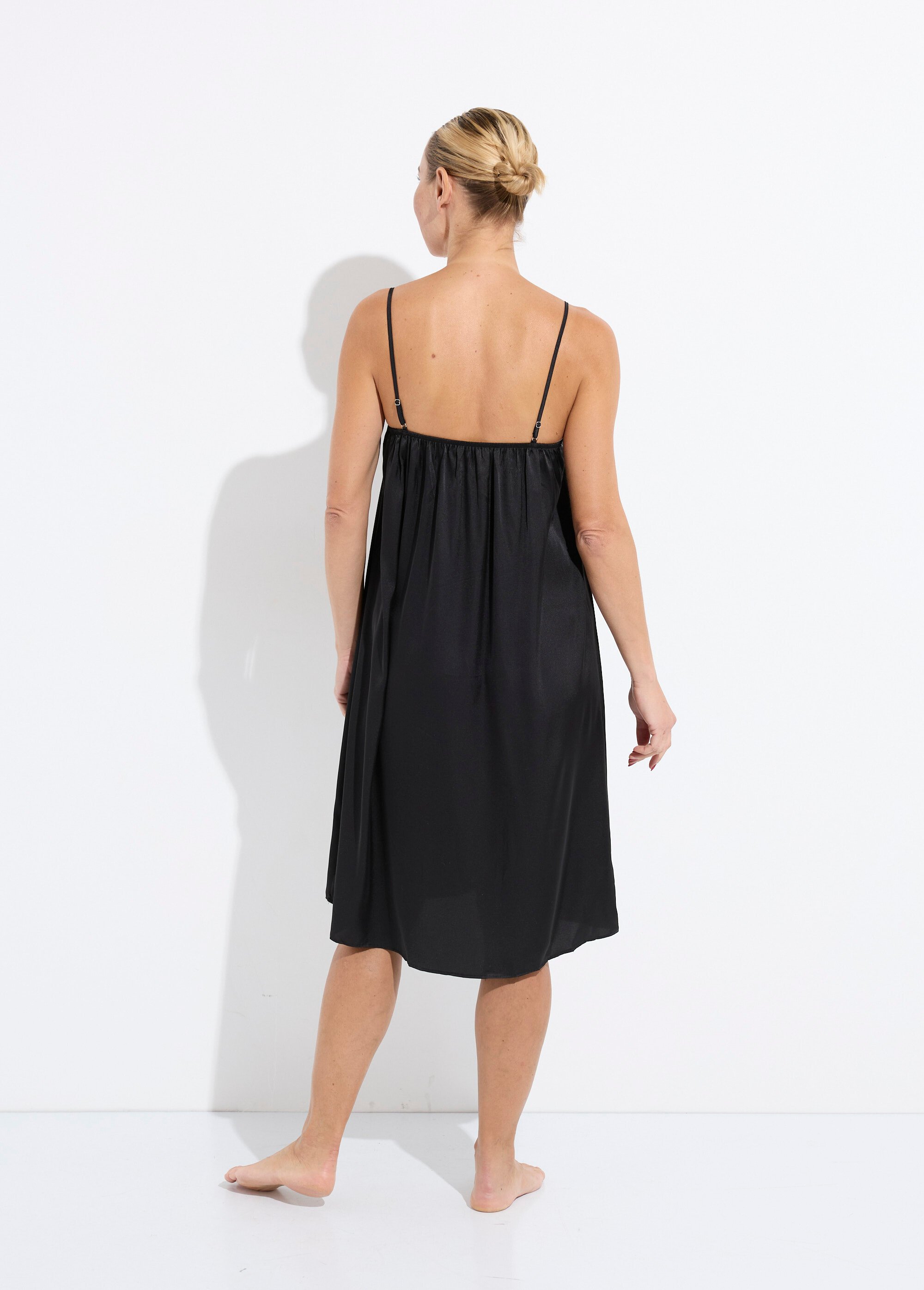 Nuisette longue en satin et dentelle Femme Noir SUNPJ-32406 DO1