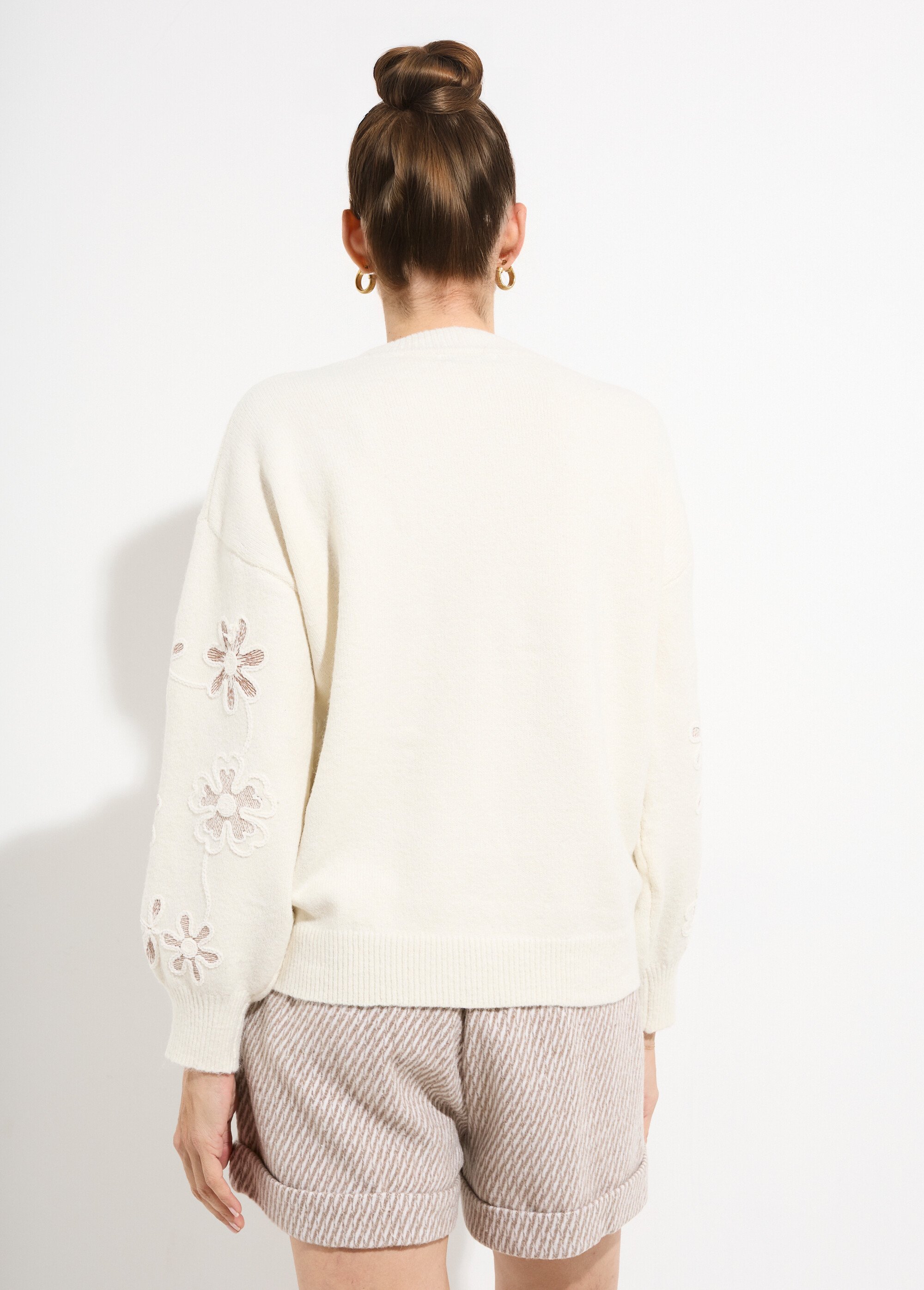 Pull montant application fleurs brodées Femme Beige MQ-P1202 DO1