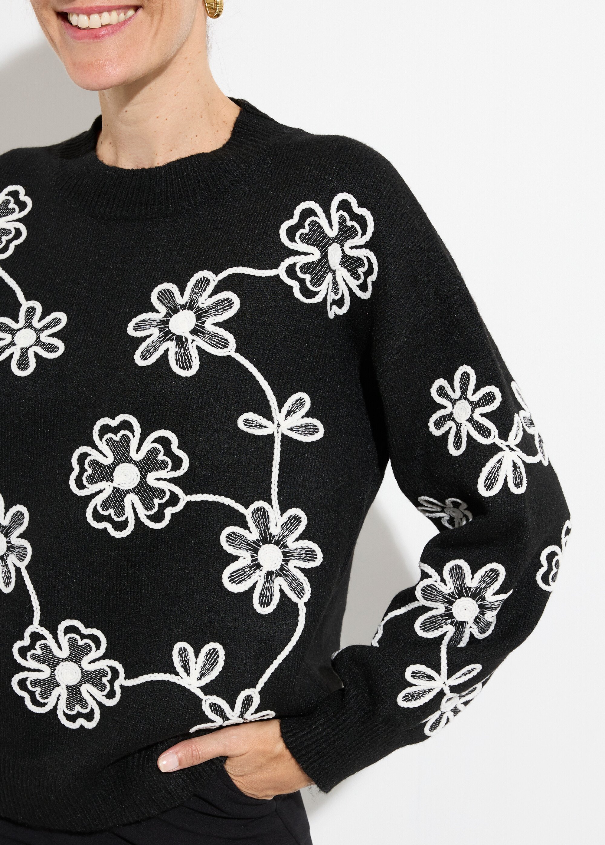 Pull montant application fleurs brodées